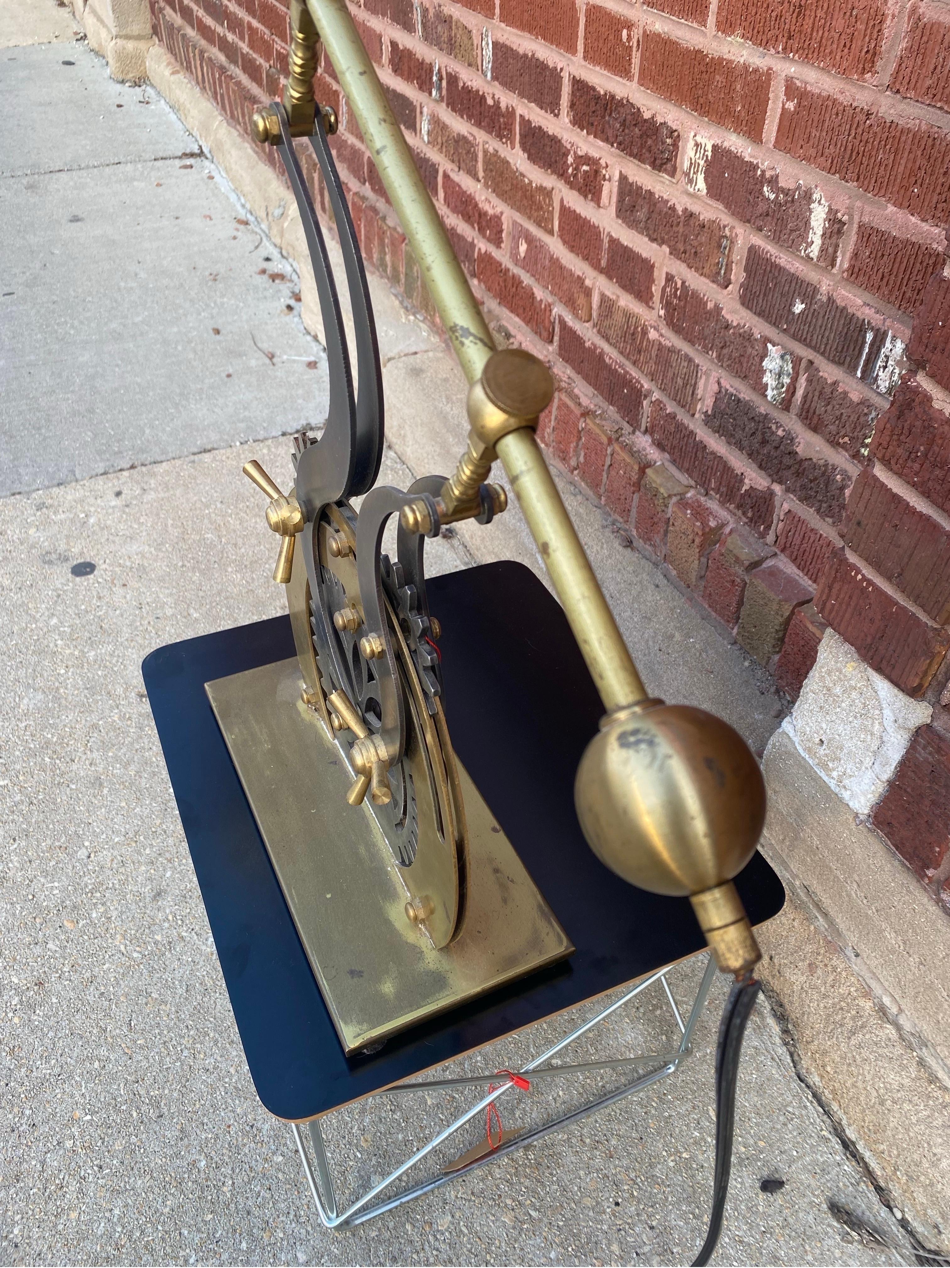 Lampe de bureau vintage industrielle Steampunk rotative réglable en laiton Bon état - En vente à Chicago, IL