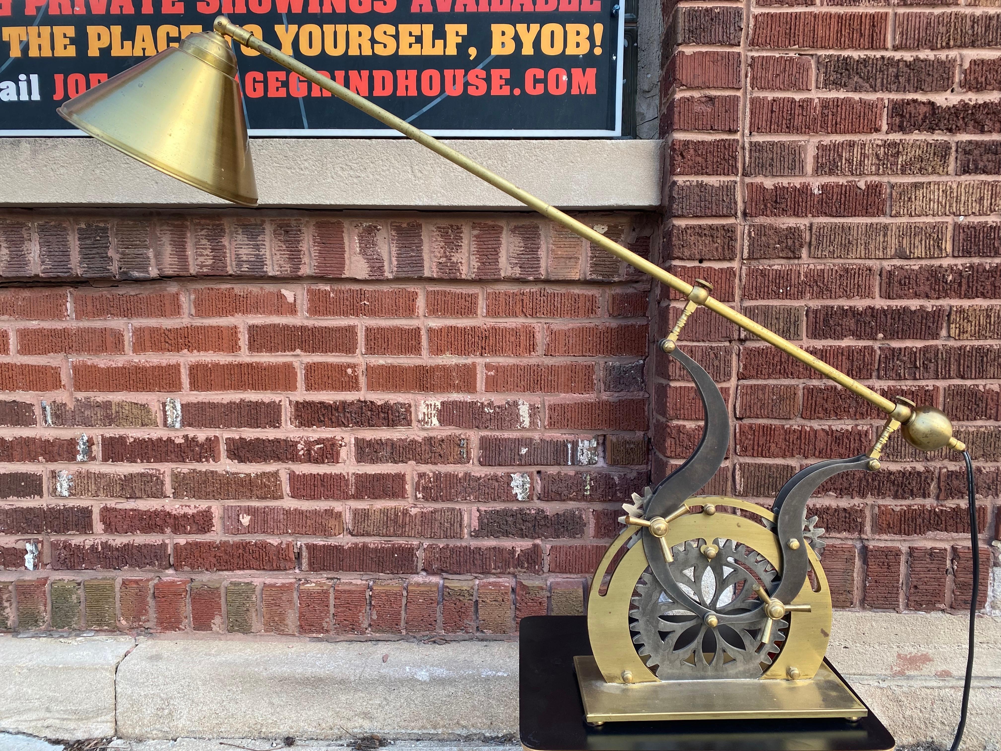 Laiton Lampe de bureau vintage industrielle Steampunk rotative réglable en laiton en vente