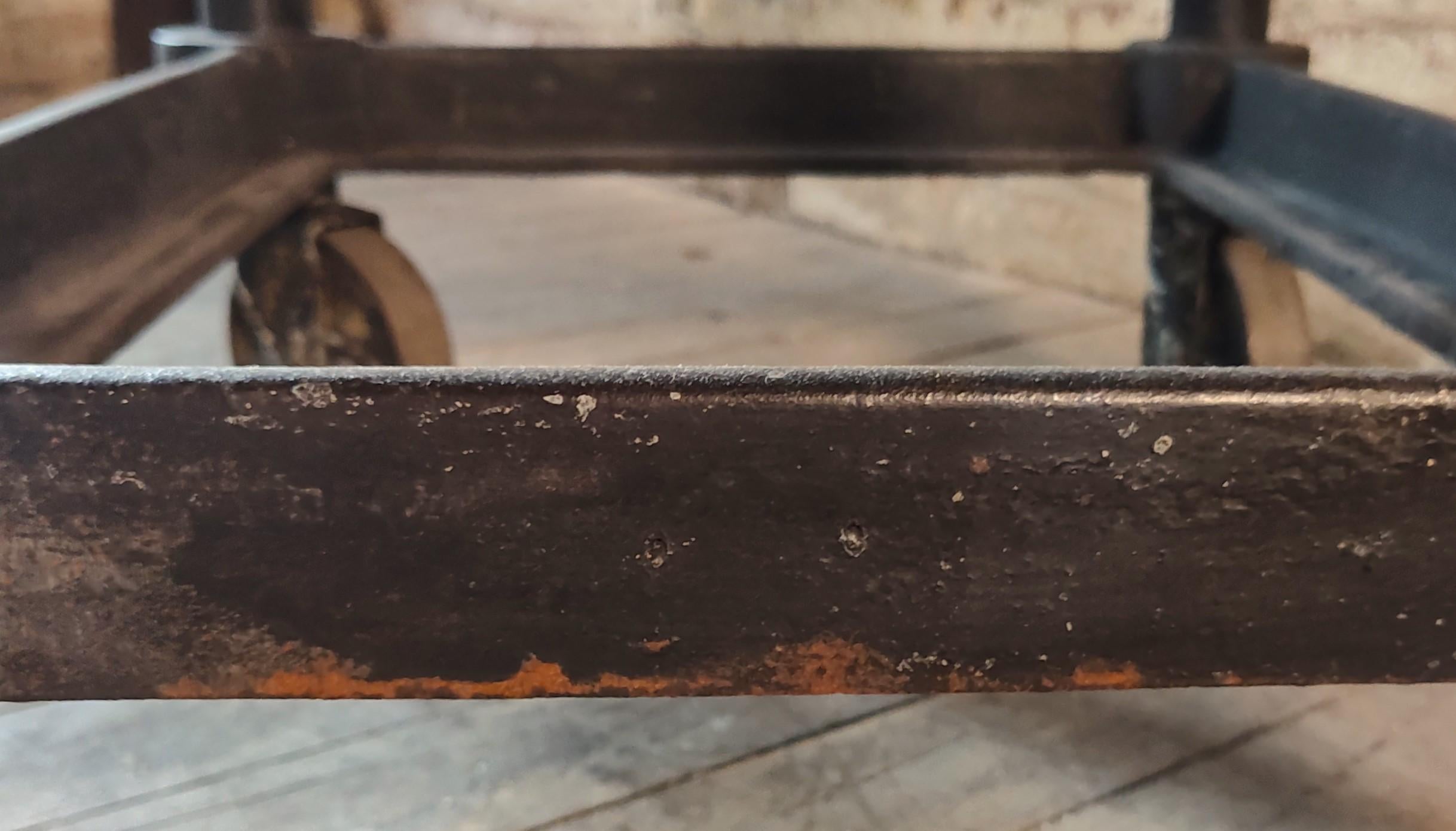 Carrito de bar de acero industrial vintage 8
