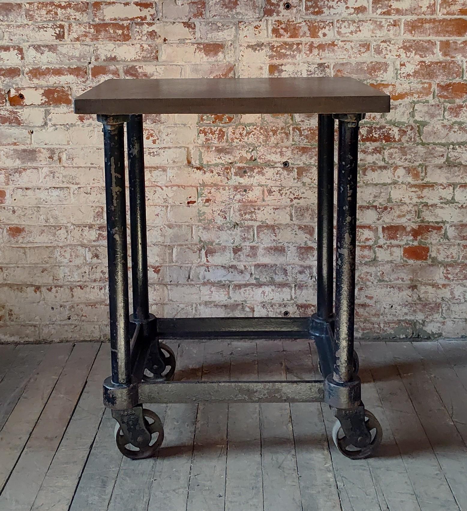 Carrito de bar de acero industrial vintage Estadounidense en venta