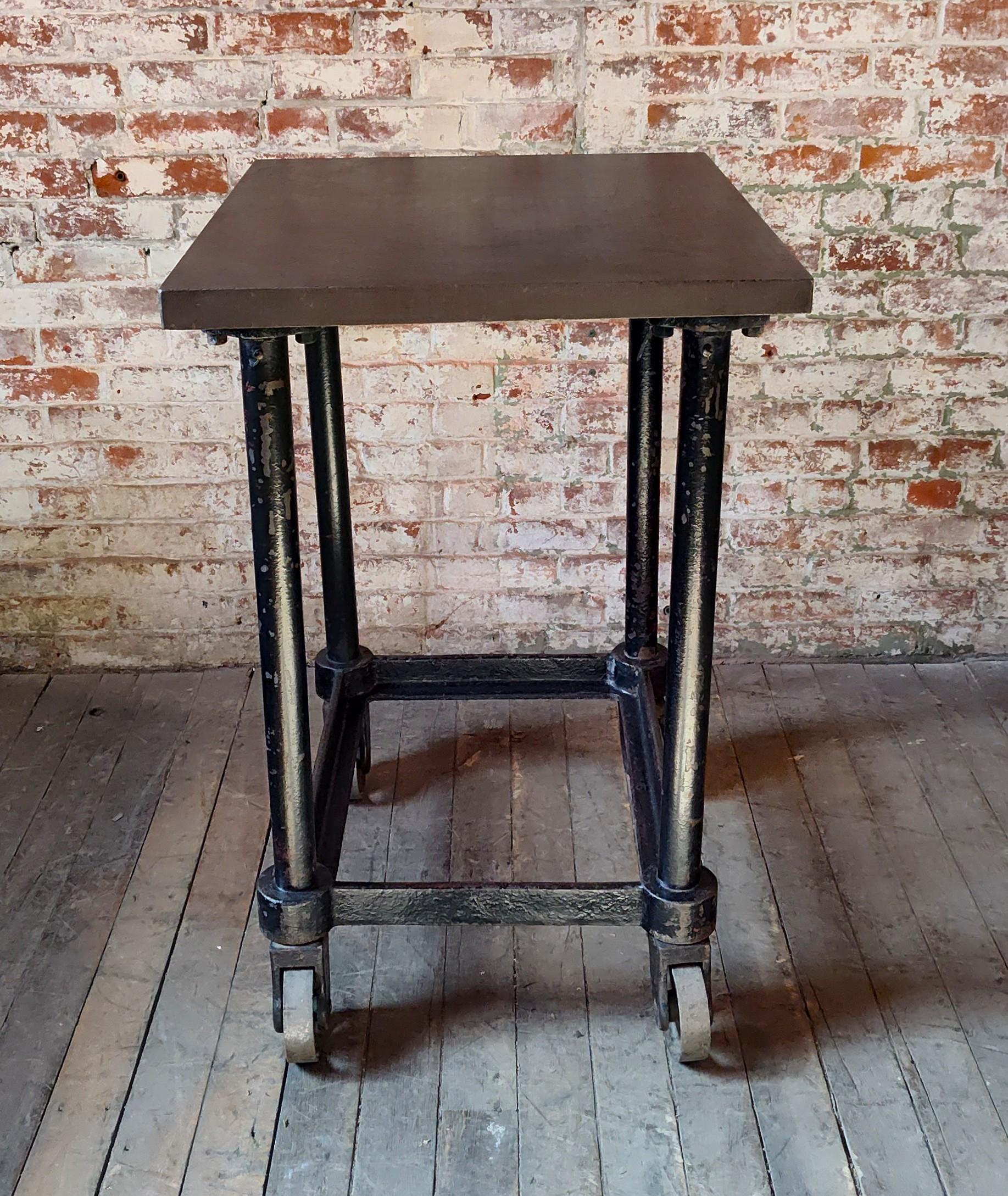 Carrito de bar de acero industrial vintage siglo XX en venta