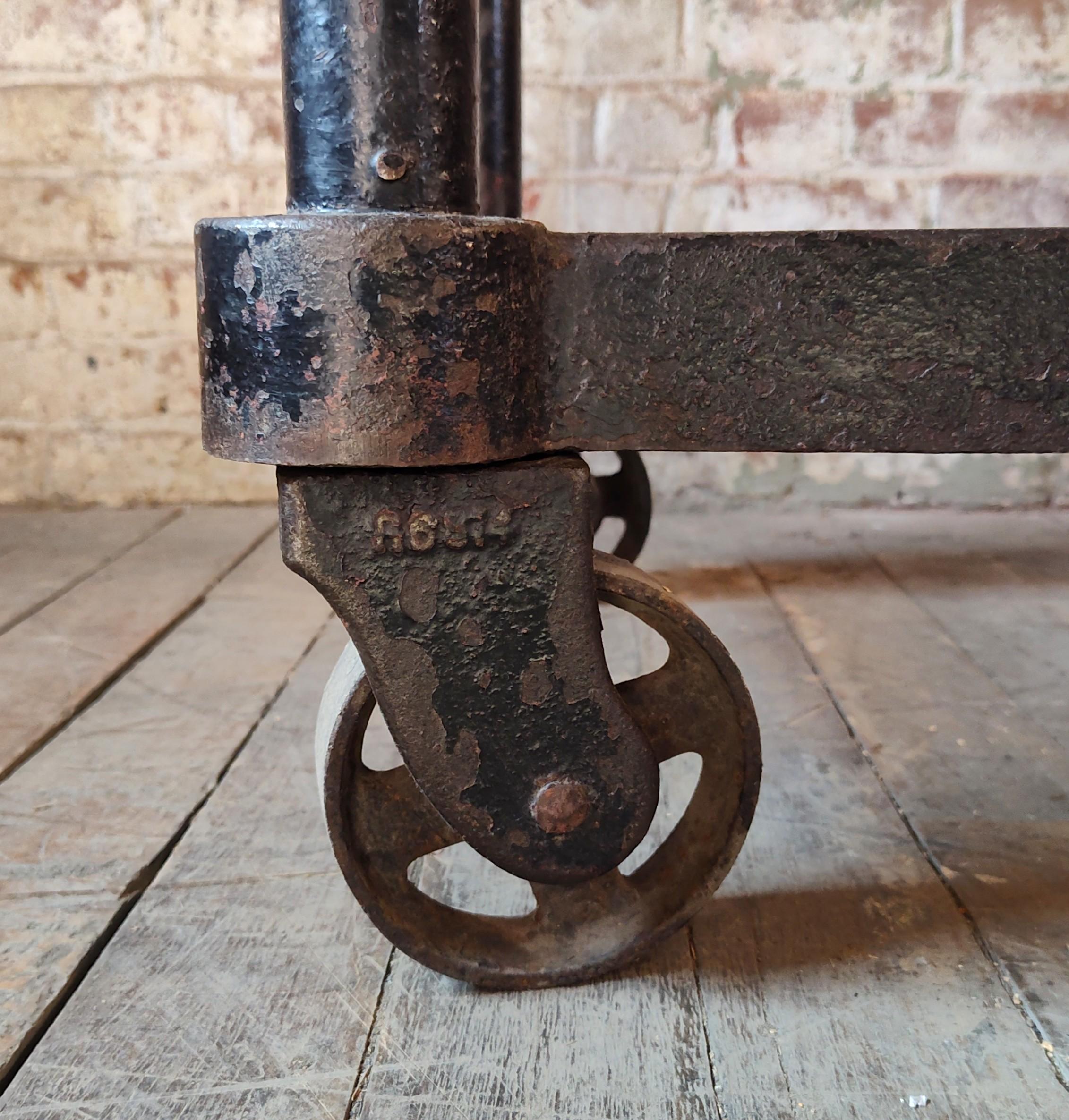 Carrito de bar de acero industrial vintage en venta 1