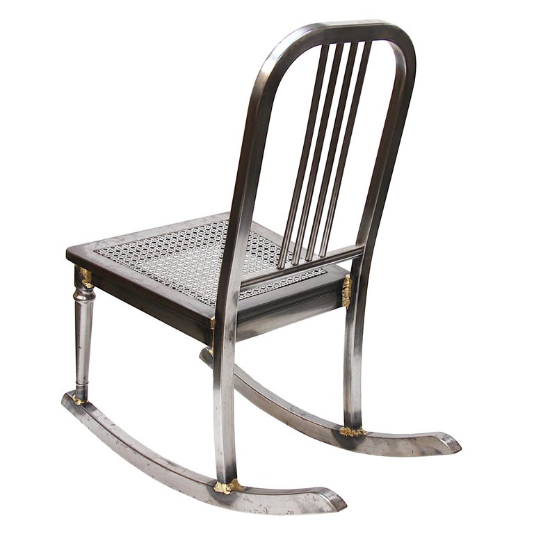 Petite chaise à bascule industrielle vintage en acier et laiton pour  femmes, Rocker Nursery En vente sur 1stDibs
