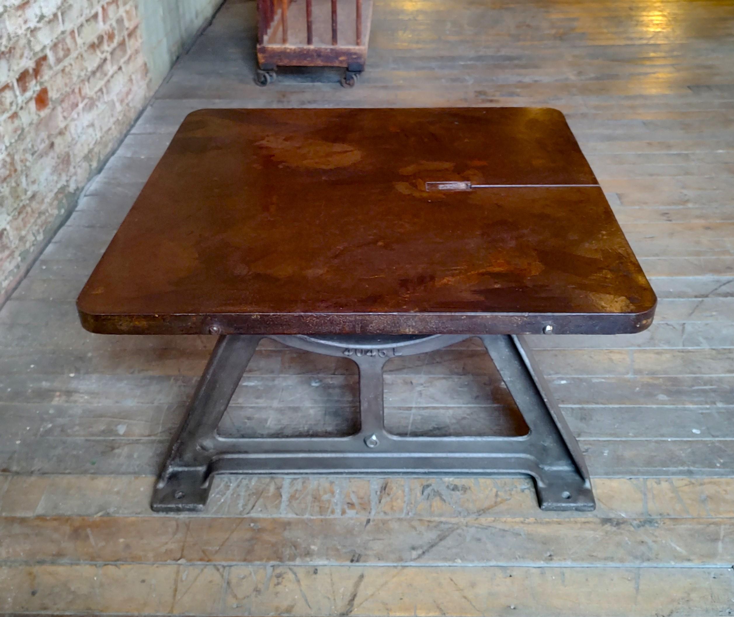 Vintage Industrial Steel Coffee Table In Good Condition For Sale In Oakville, CT