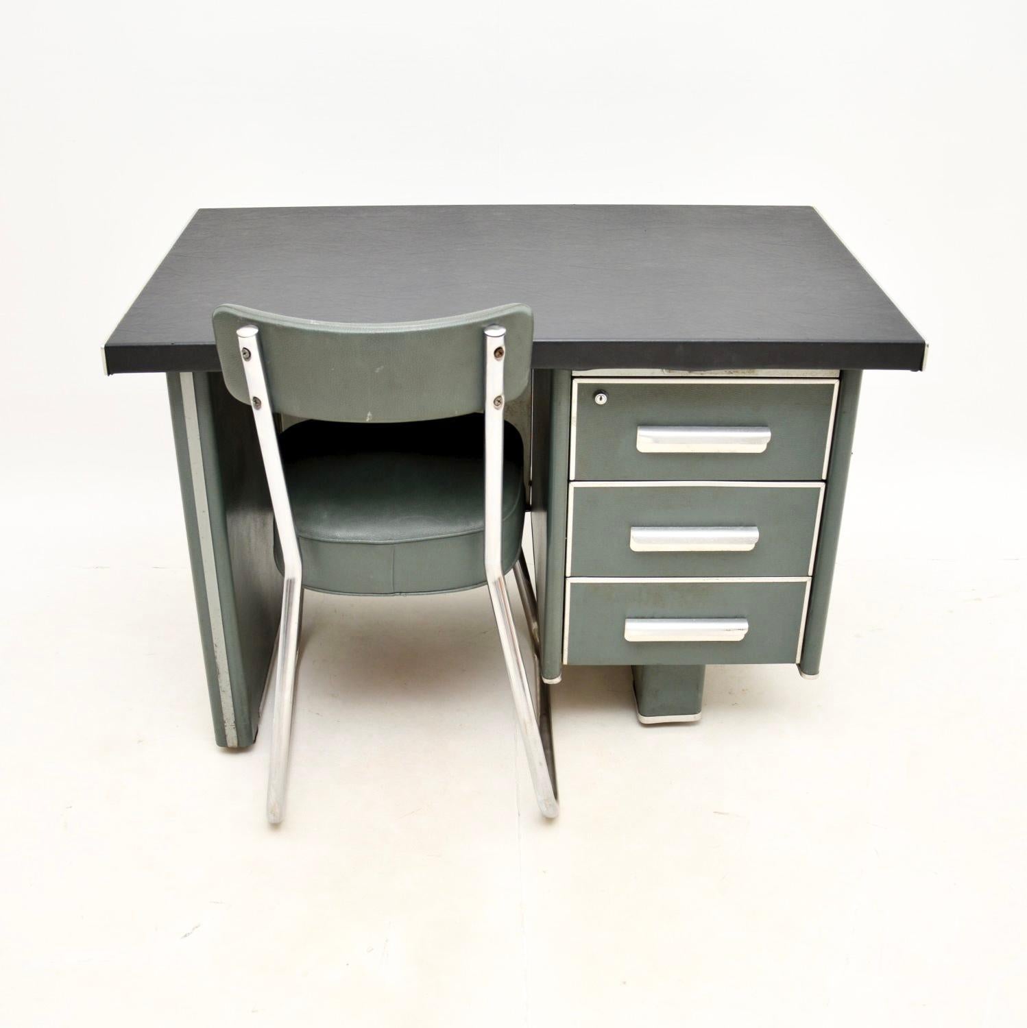 A smart and very well made vintage industrial steel desk and chair, made in the Netherlands and dating from the 1950-60’s.

They are of super quality and are very functional. The desk has a black formica top and the steel frame is clad in a nice