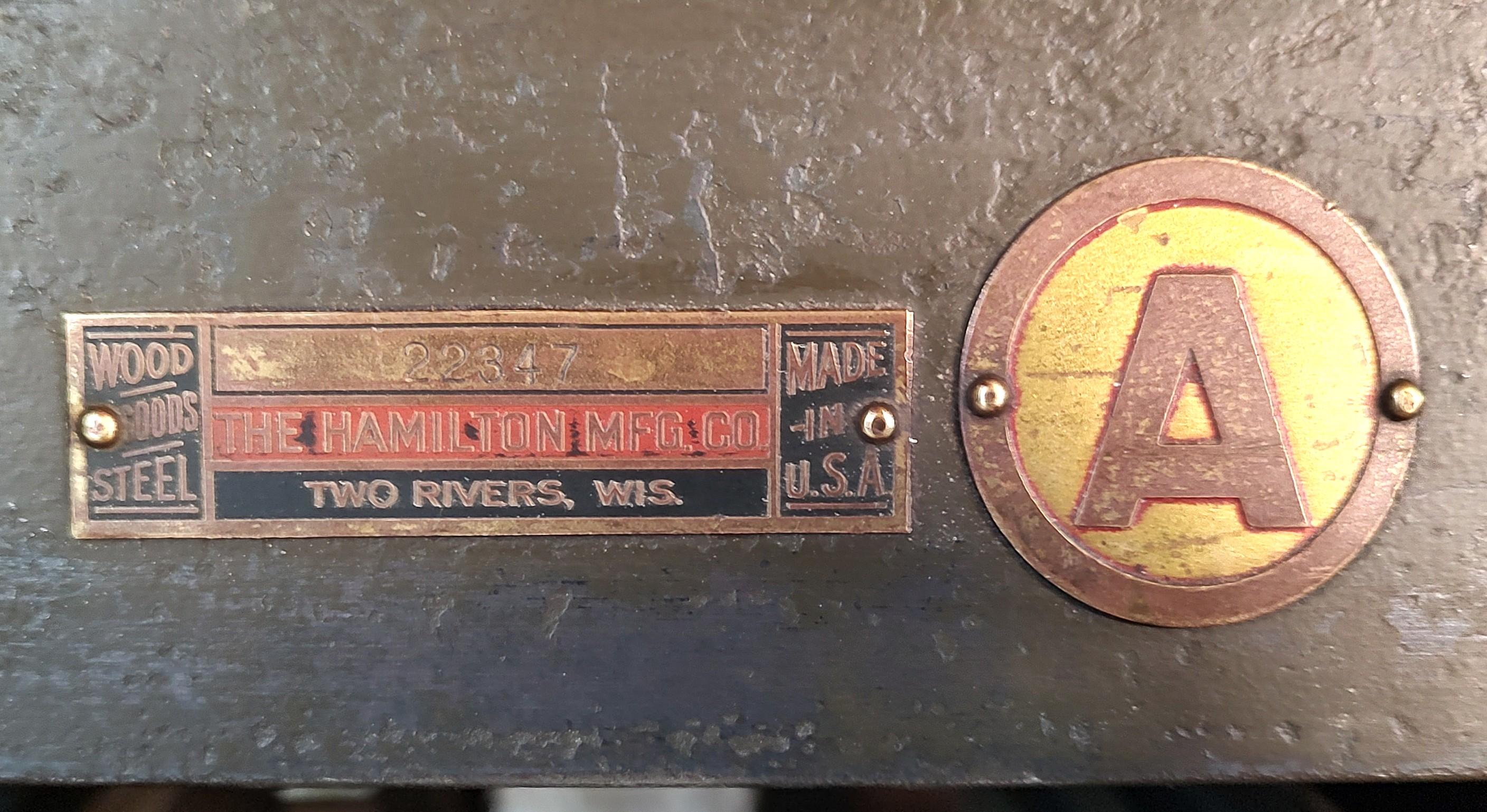 Table / îlot vintage industriel en acier imposant en vente 8