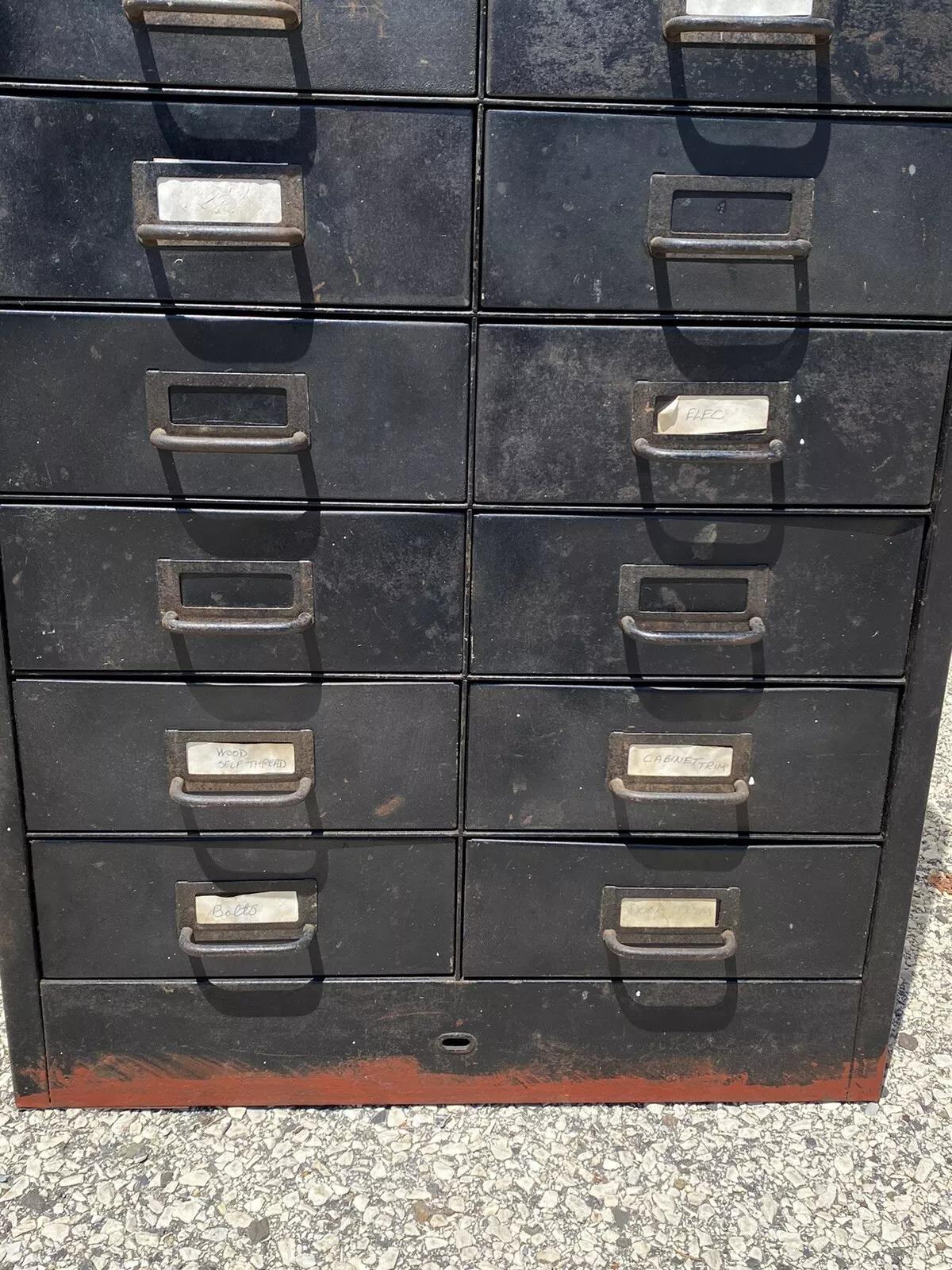 20th Century Vintage Industrial Steel Metal 18 Drawer Machinist Chest Garage Parts Cabinet