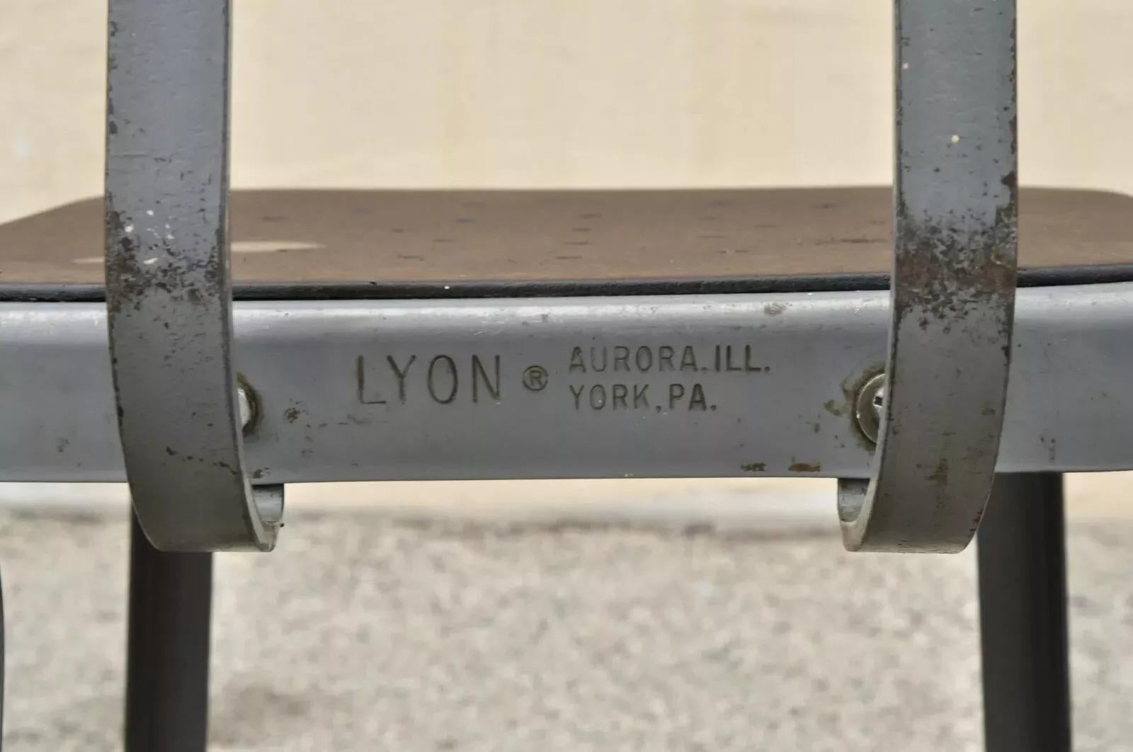 Tabourets de travail industriels vintage en acier et métal - Ensemble de 6 pièces en vente 3