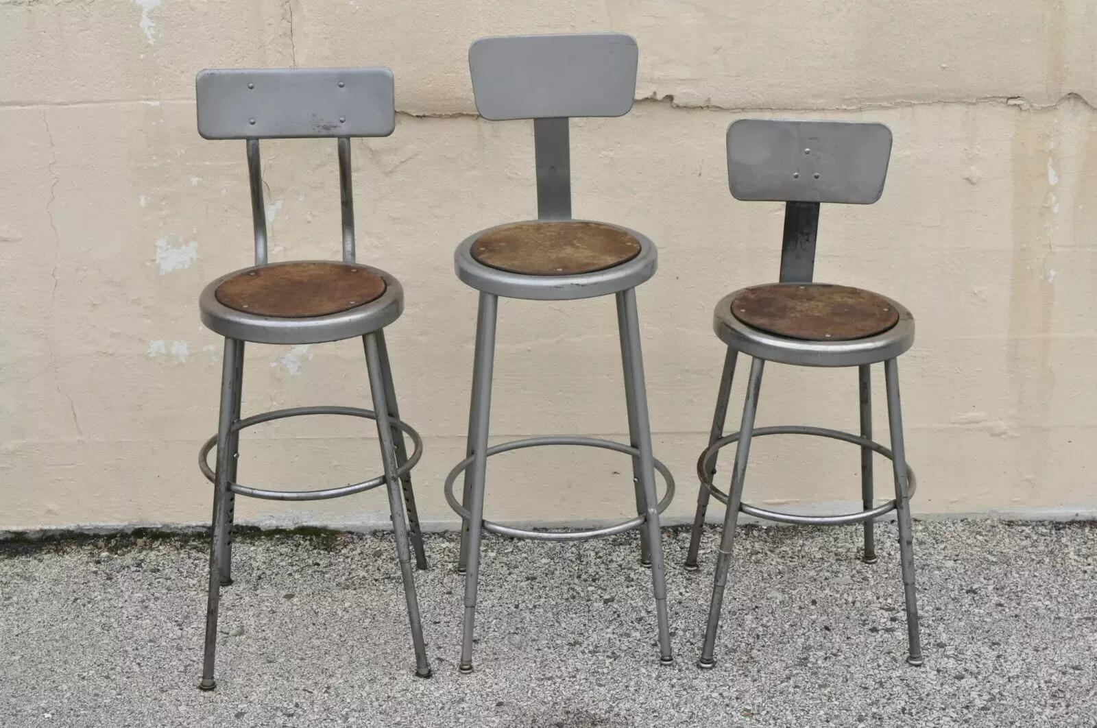 Industriel Tabourets de travail industriels vintage en acier et métal - Ensemble de 6 pièces en vente