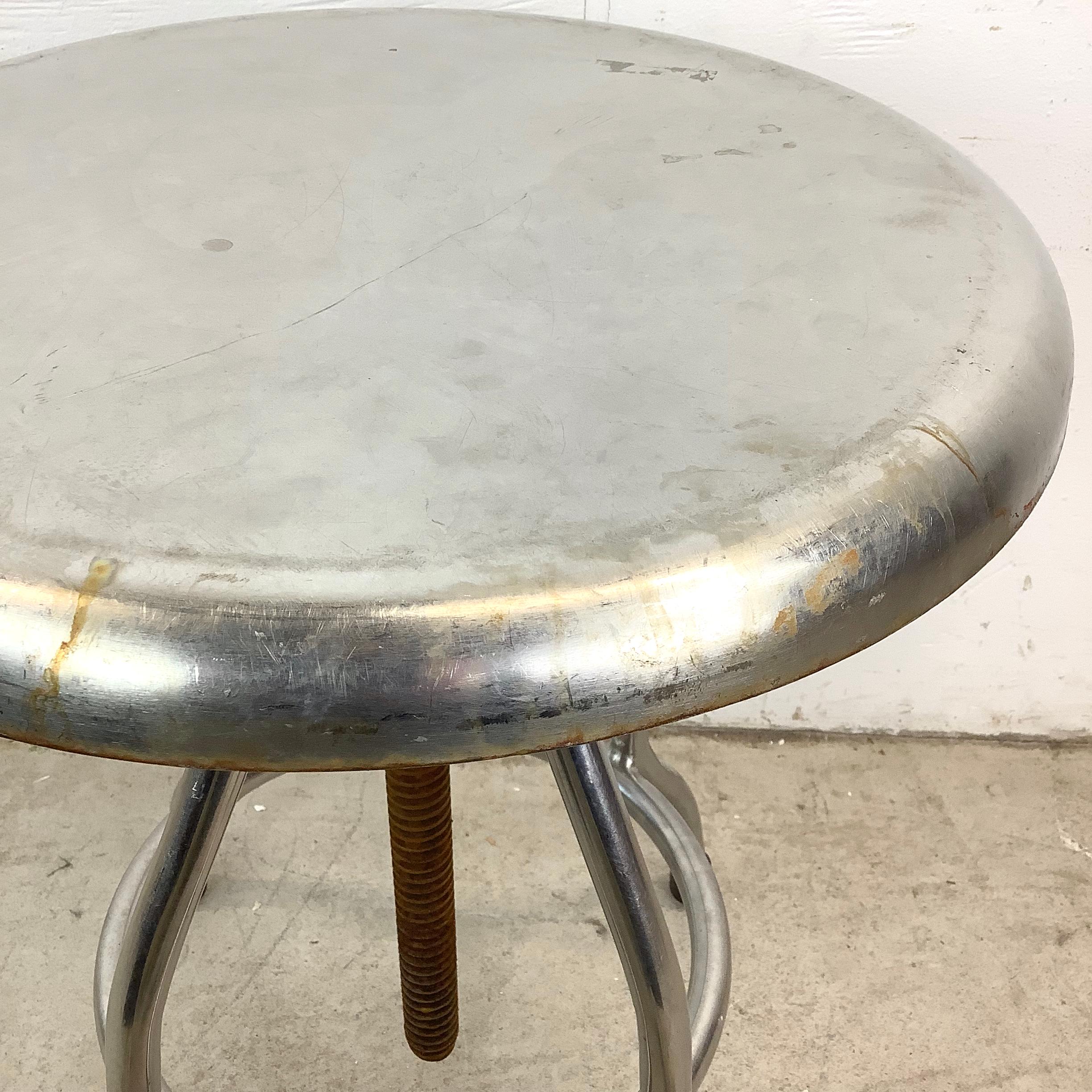 Metallo Sgabello girevole industriale vintage in acciaio in vendita