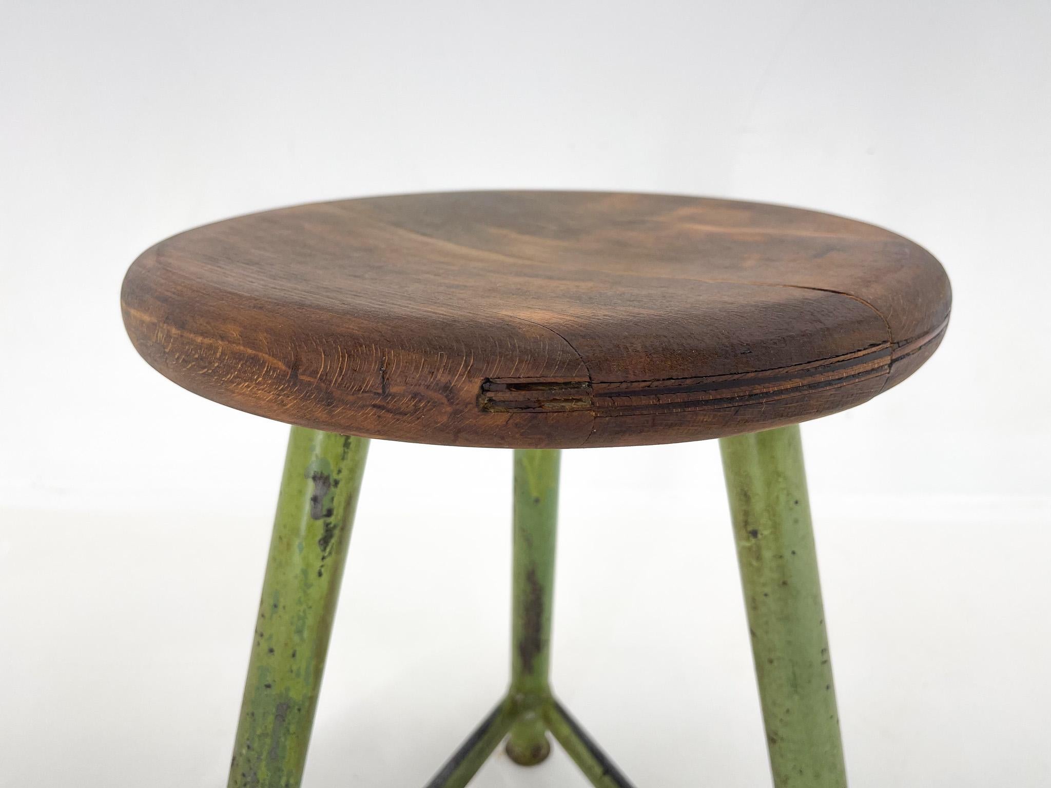 Vintage Industrial Steel & Wood Tripod Stool, 1950s For Sale 1