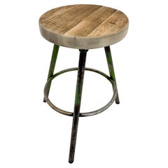 Tabouret tripode industriel vintage en acier et bois, années 1950