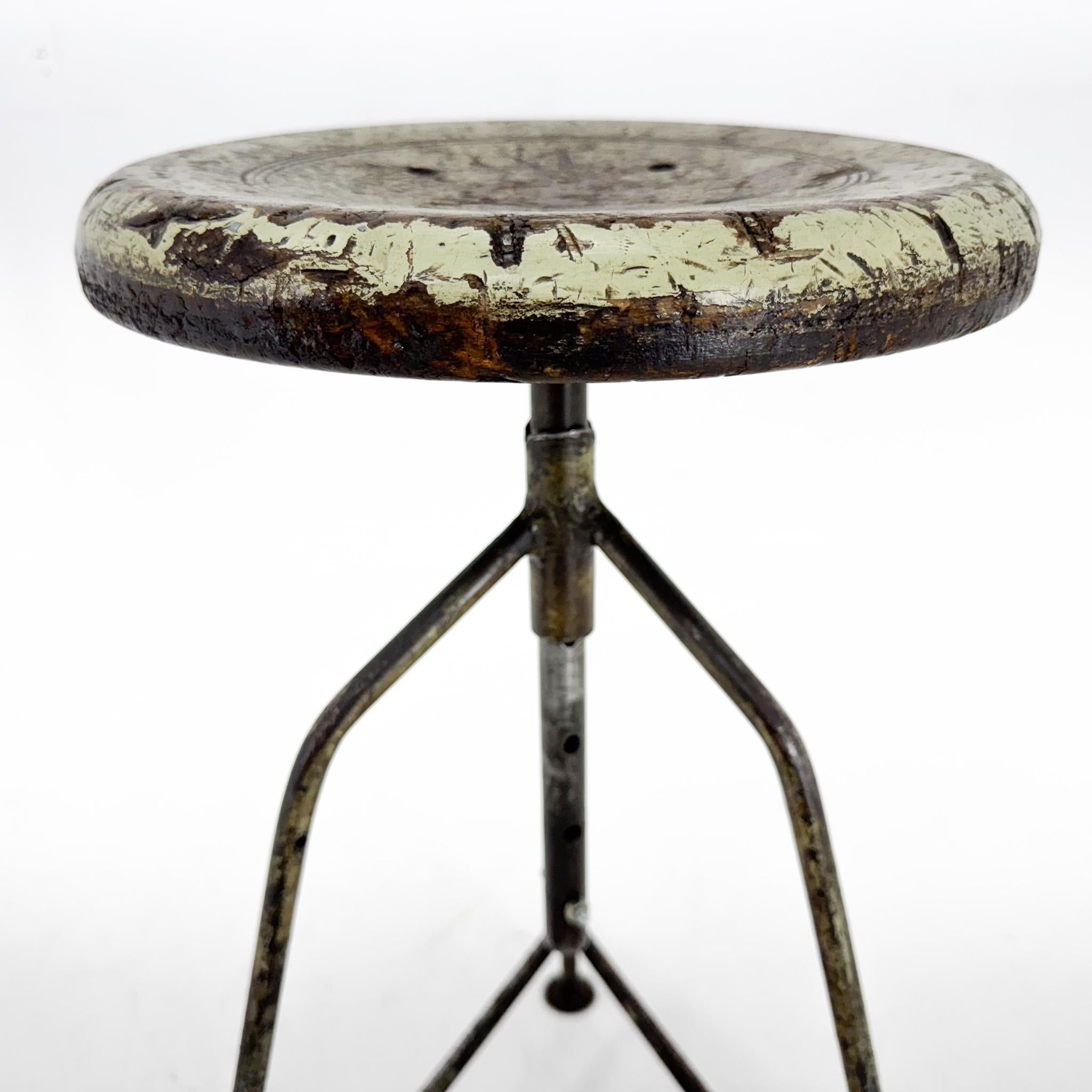 Vintage Industrial Steel & Wood Tripod Stool with Original Patina, 1950's For Sale 1
