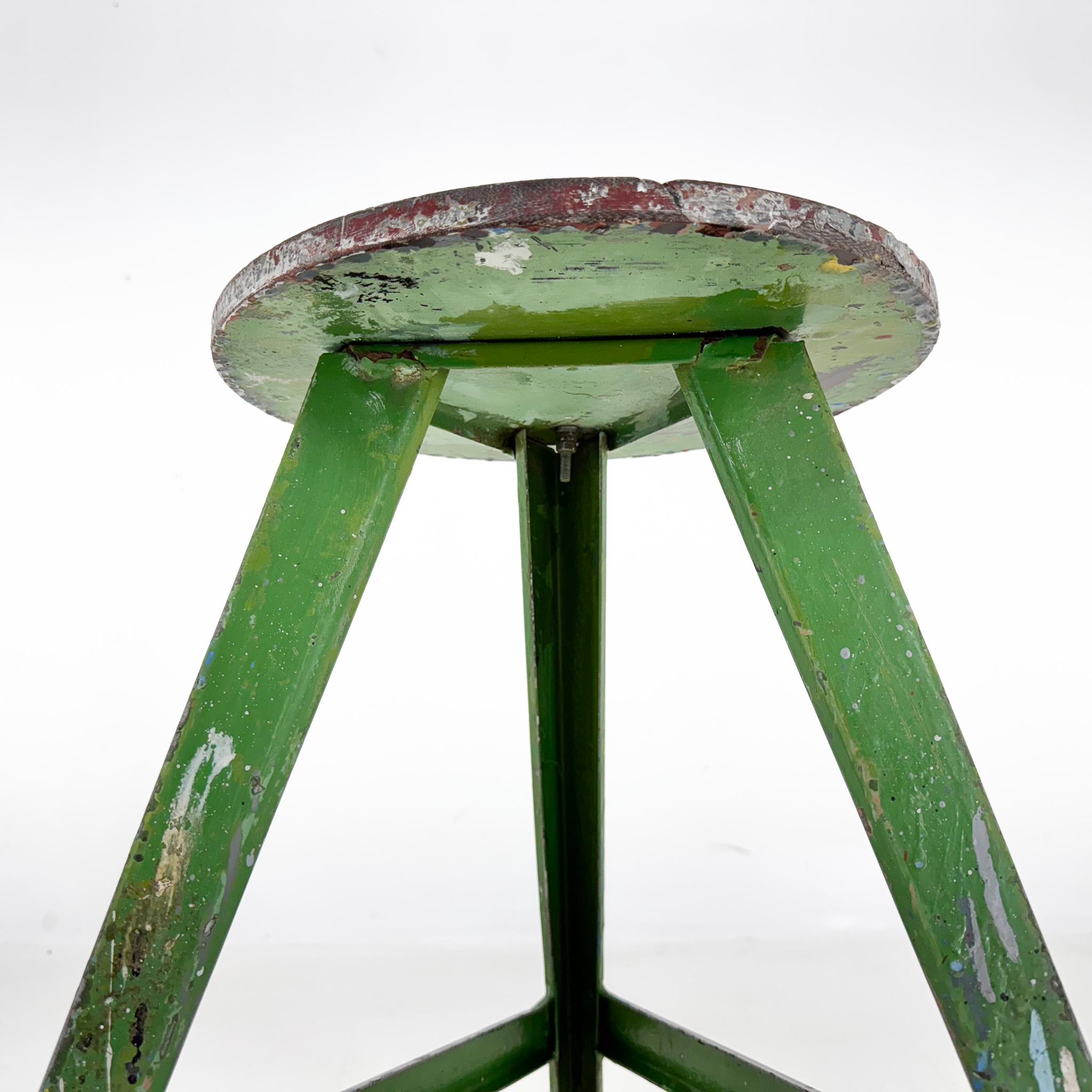 Vintage Industrial Steel & Wood Tripod Stool with Original Patina, 1950's For Sale 2