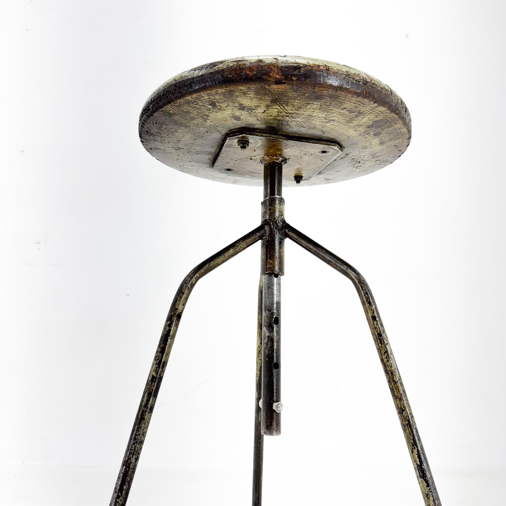 Vintage Industrial Steel & Wood Tripod Stool with Original Patina, 1950's For Sale 2