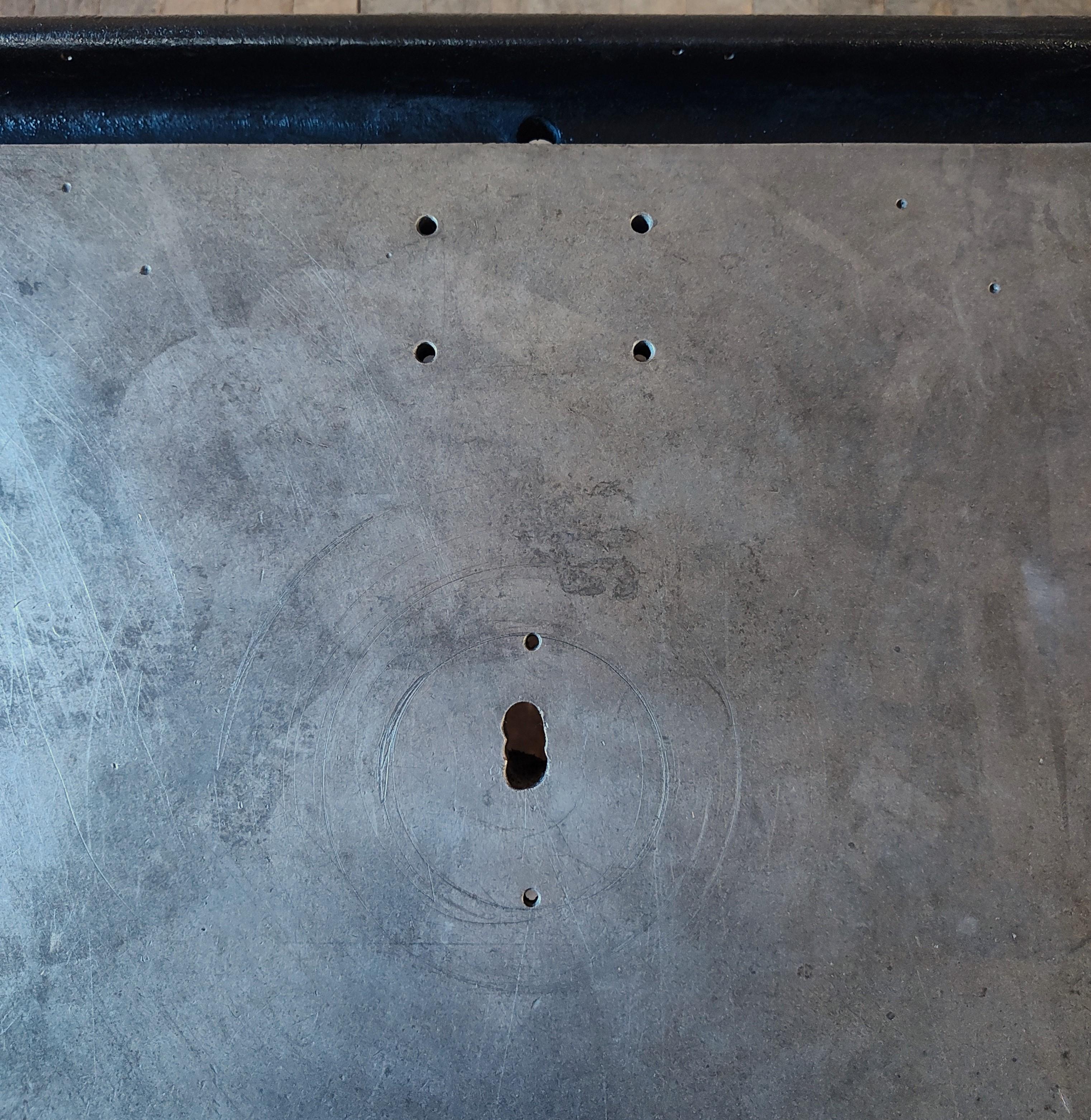 Table de travail/île vintage en acier industriel en vente 5