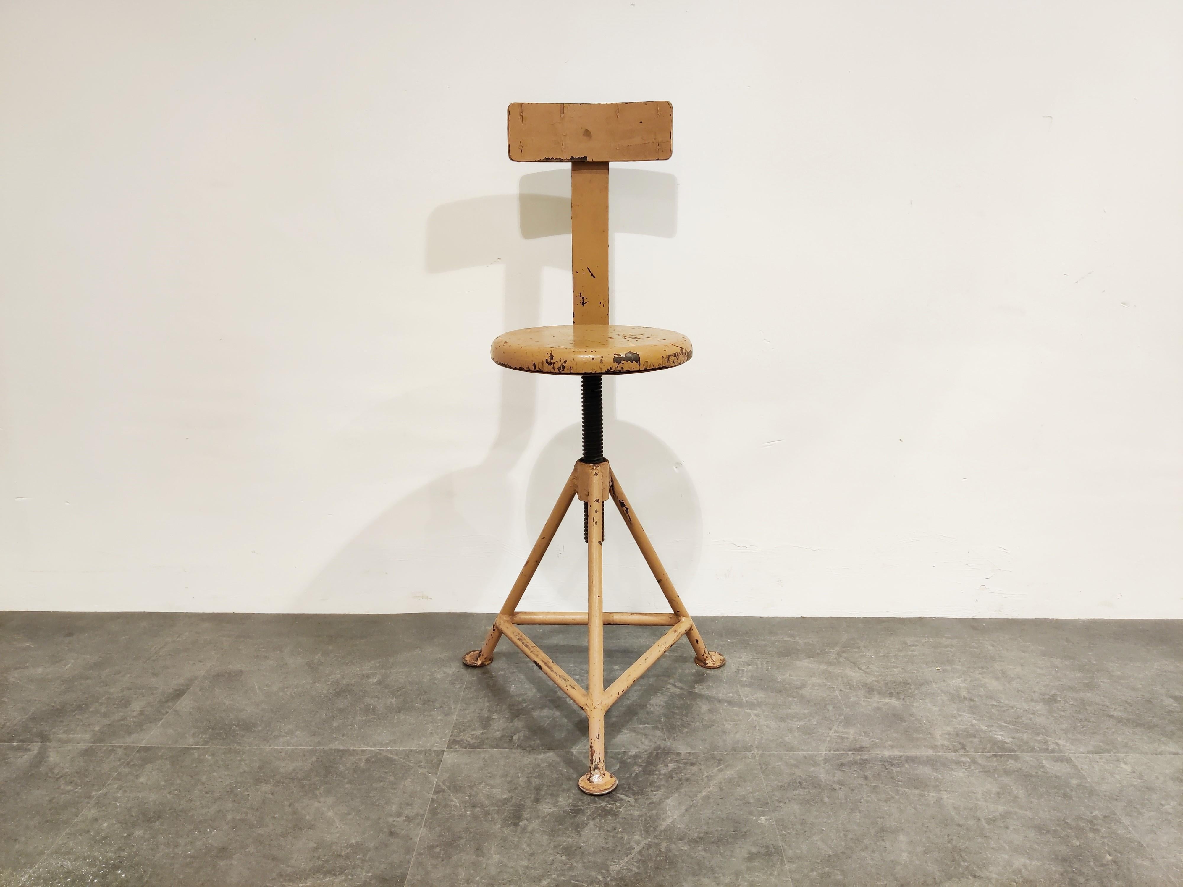 Great looking vintage tripod base factory stool with a backrest.

The seat height is adjustable by turning the seat. 

Good original condition.

1950s, Latvia

Dimensions:
Max height 100cm/39.37