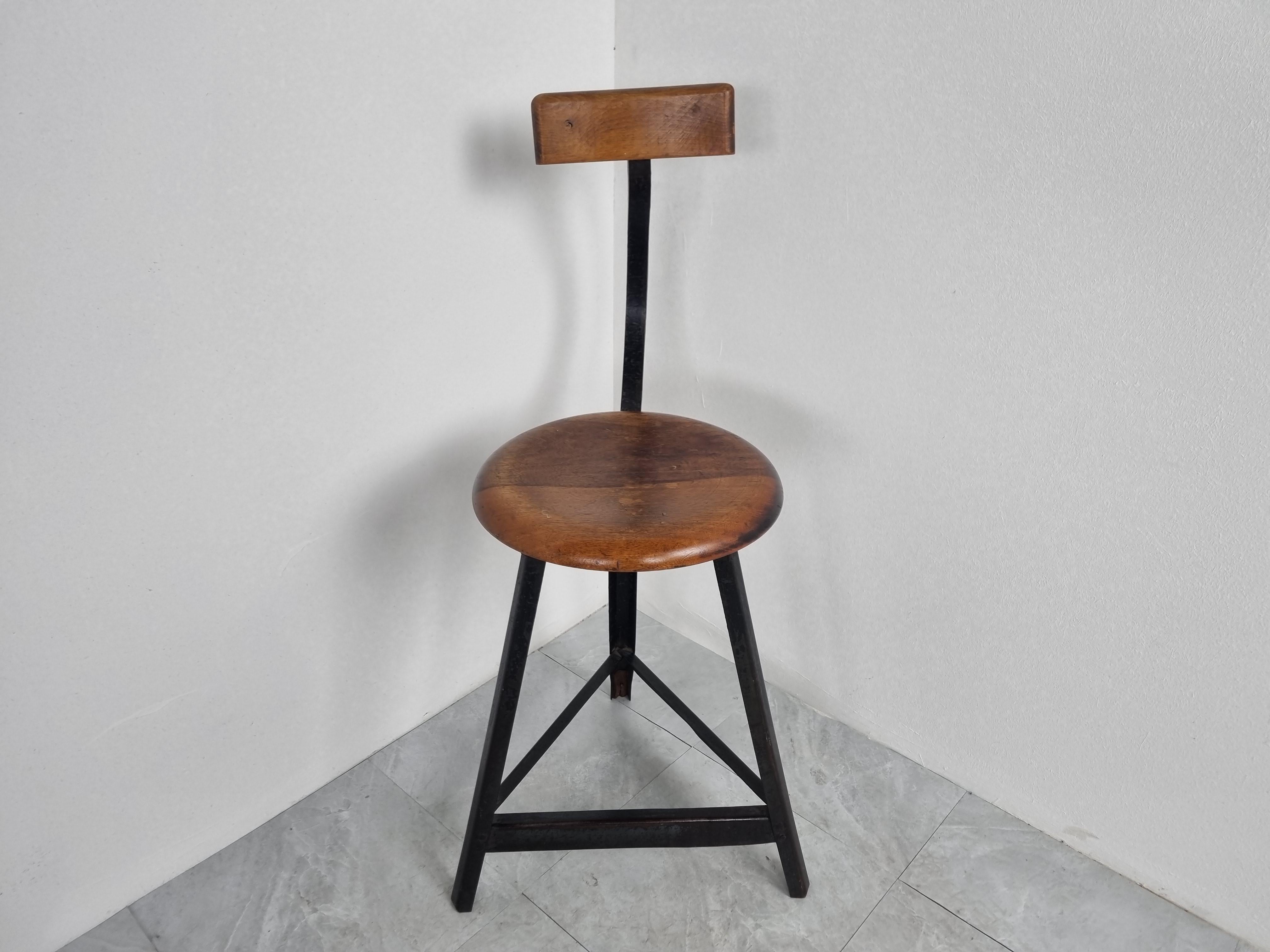 Vintage Industrial Stool, 1950s In Good Condition For Sale In HEVERLEE, BE