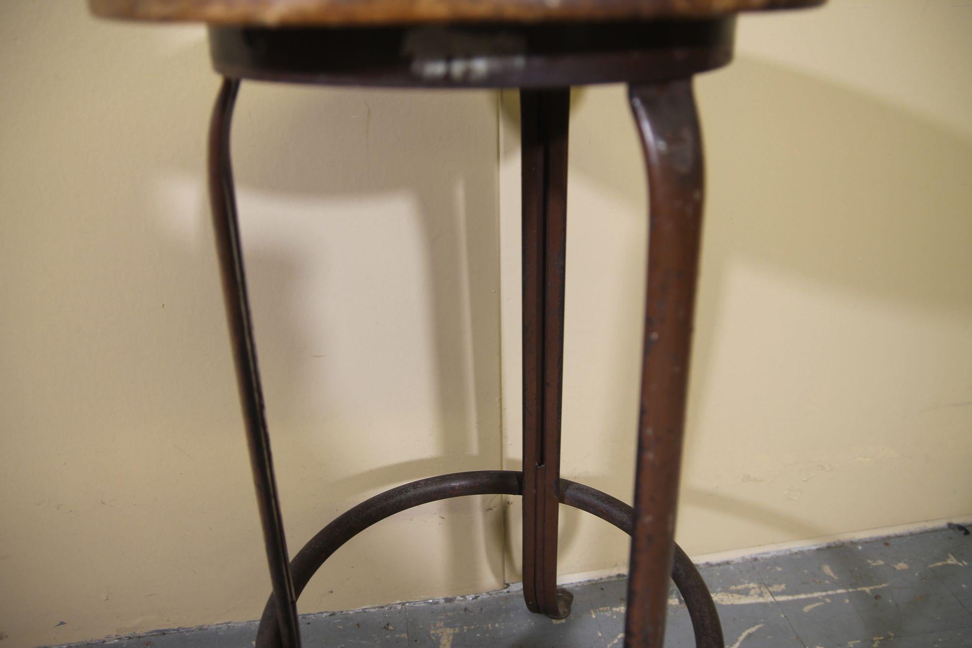 Tabouret industriel vintage État moyen - En vente à Asbury Park, NJ
