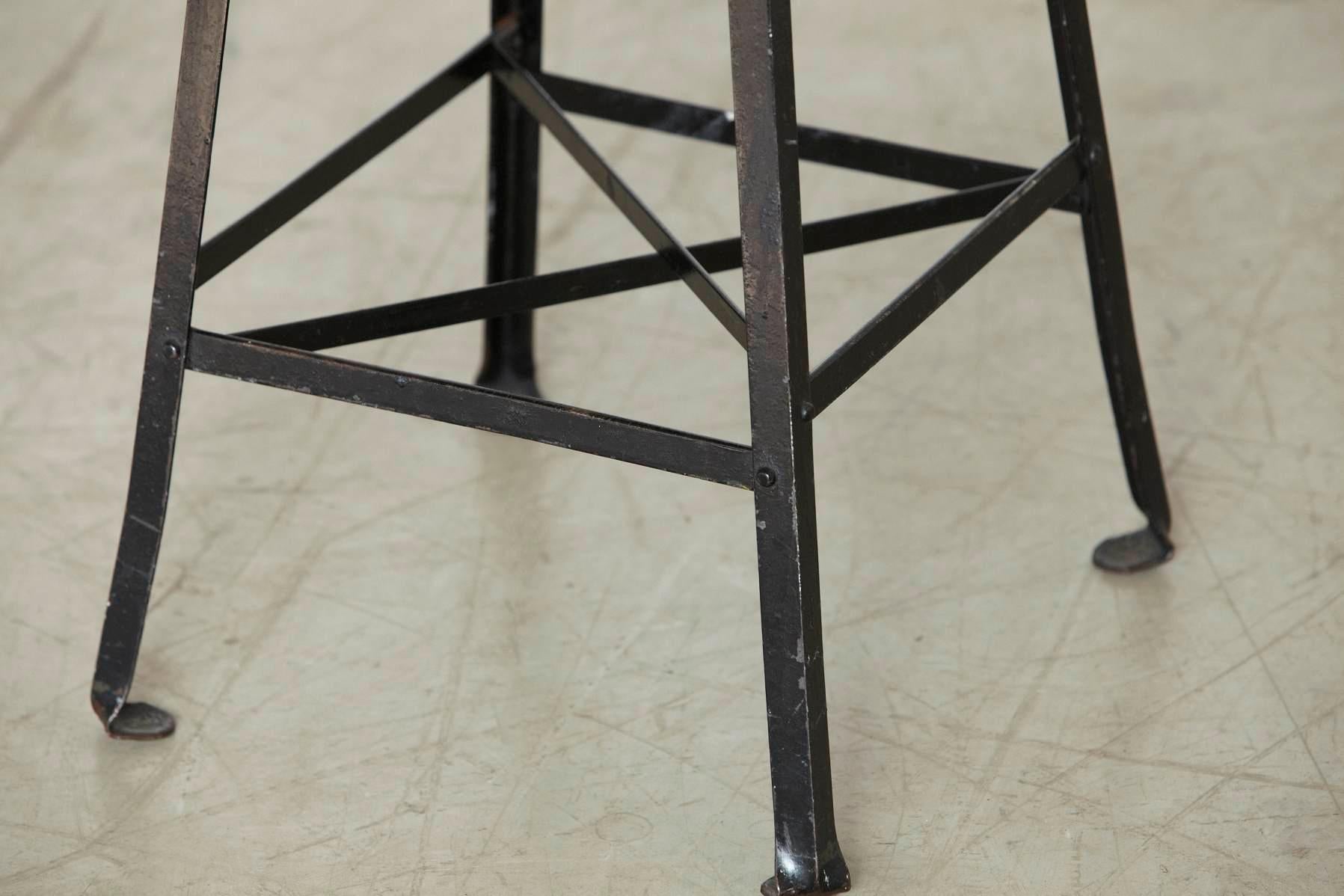 Vintage Industrial Stool with Steel Frame and Oak Seat, circa 1940s In Good Condition In Pau, FR