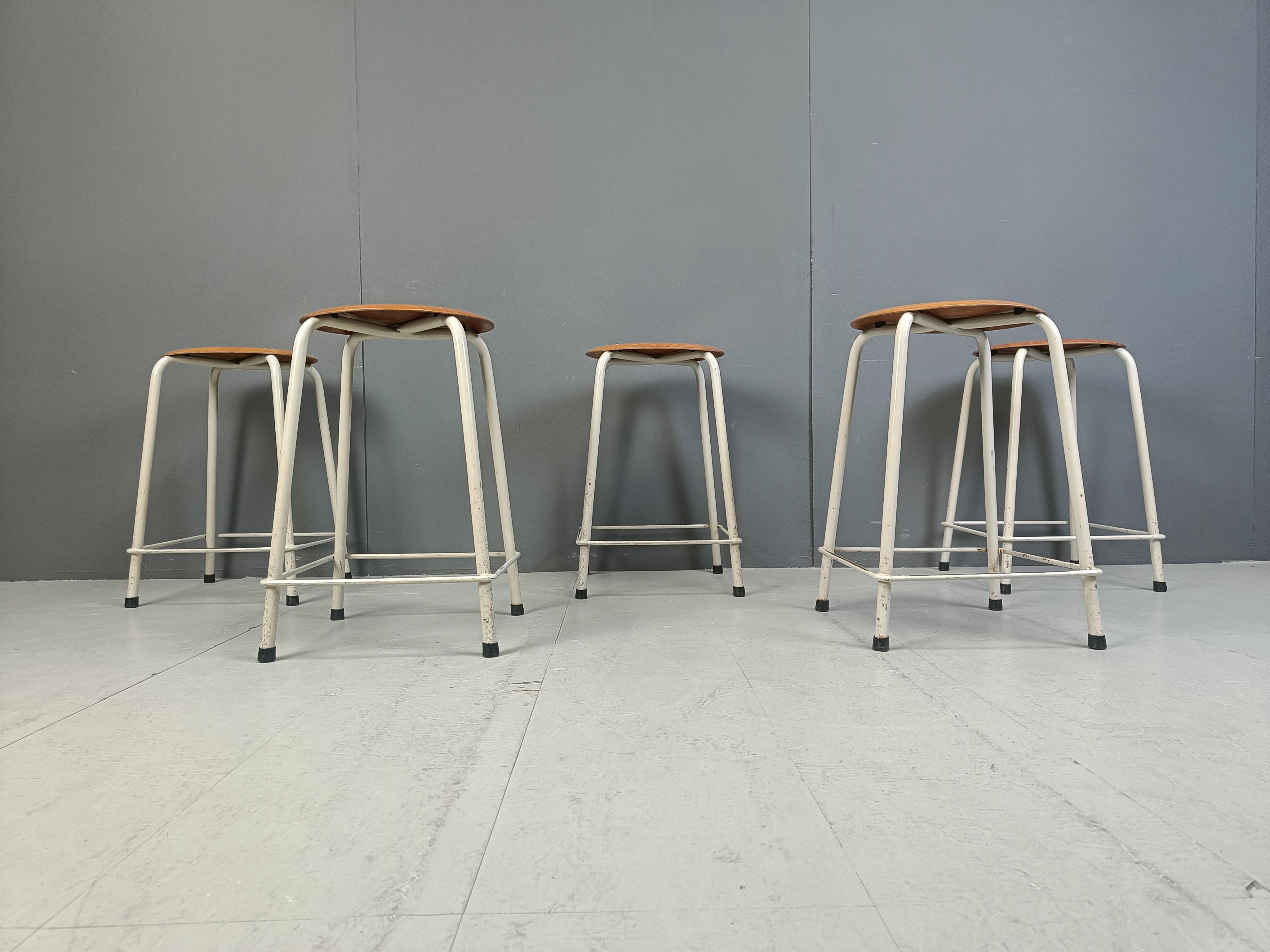 Vintage industrial stools, set of 5 In Good Condition In Leuven, Vlaams Gewest