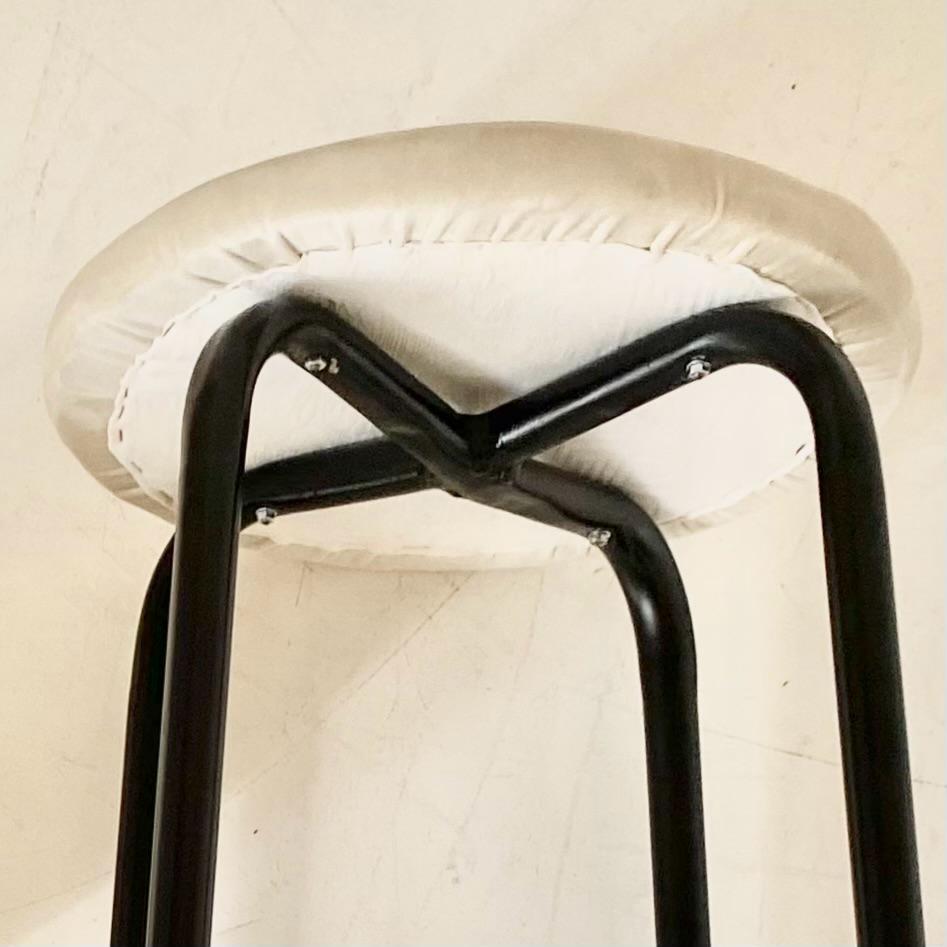 Industrielle Hocker, Satz von zwei, Italien 1960er im Angebot 1