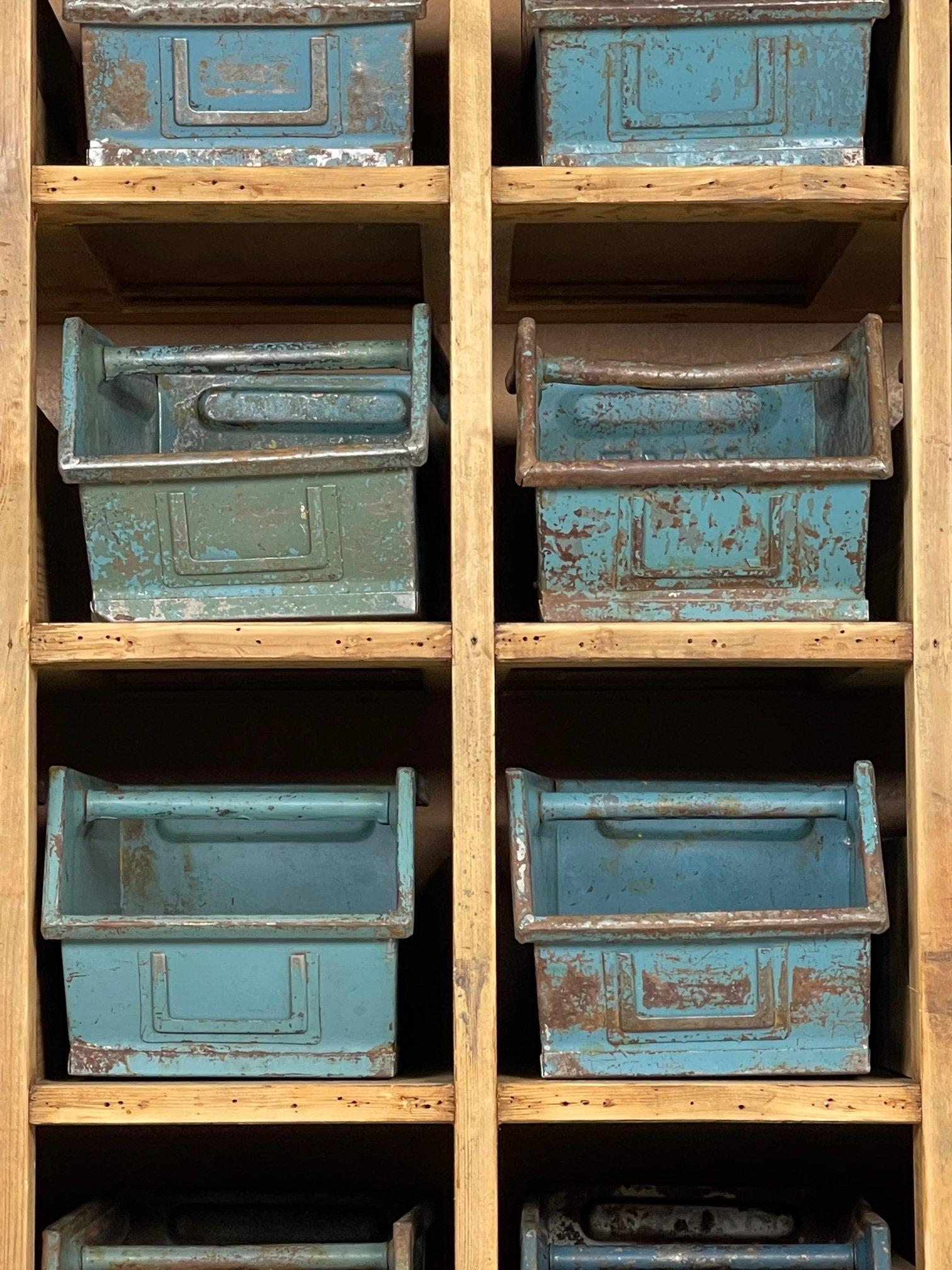 Industriel Meuble de rangement industriel vintage en vente