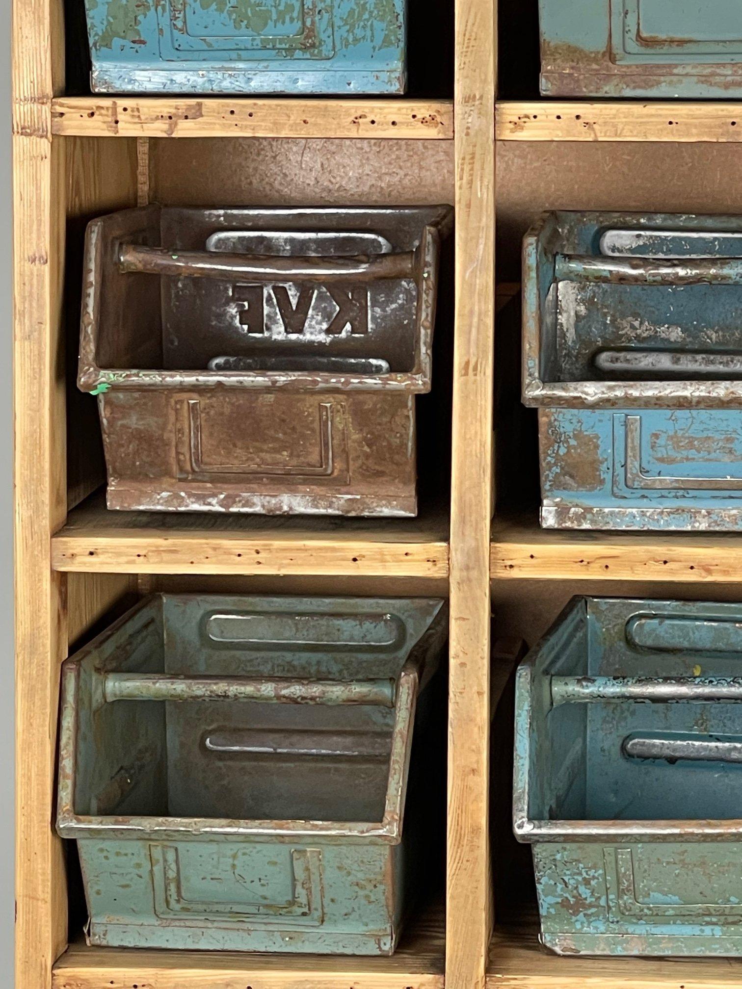 Meuble de rangement industriel vintage Bon état - En vente à Praha, CZ