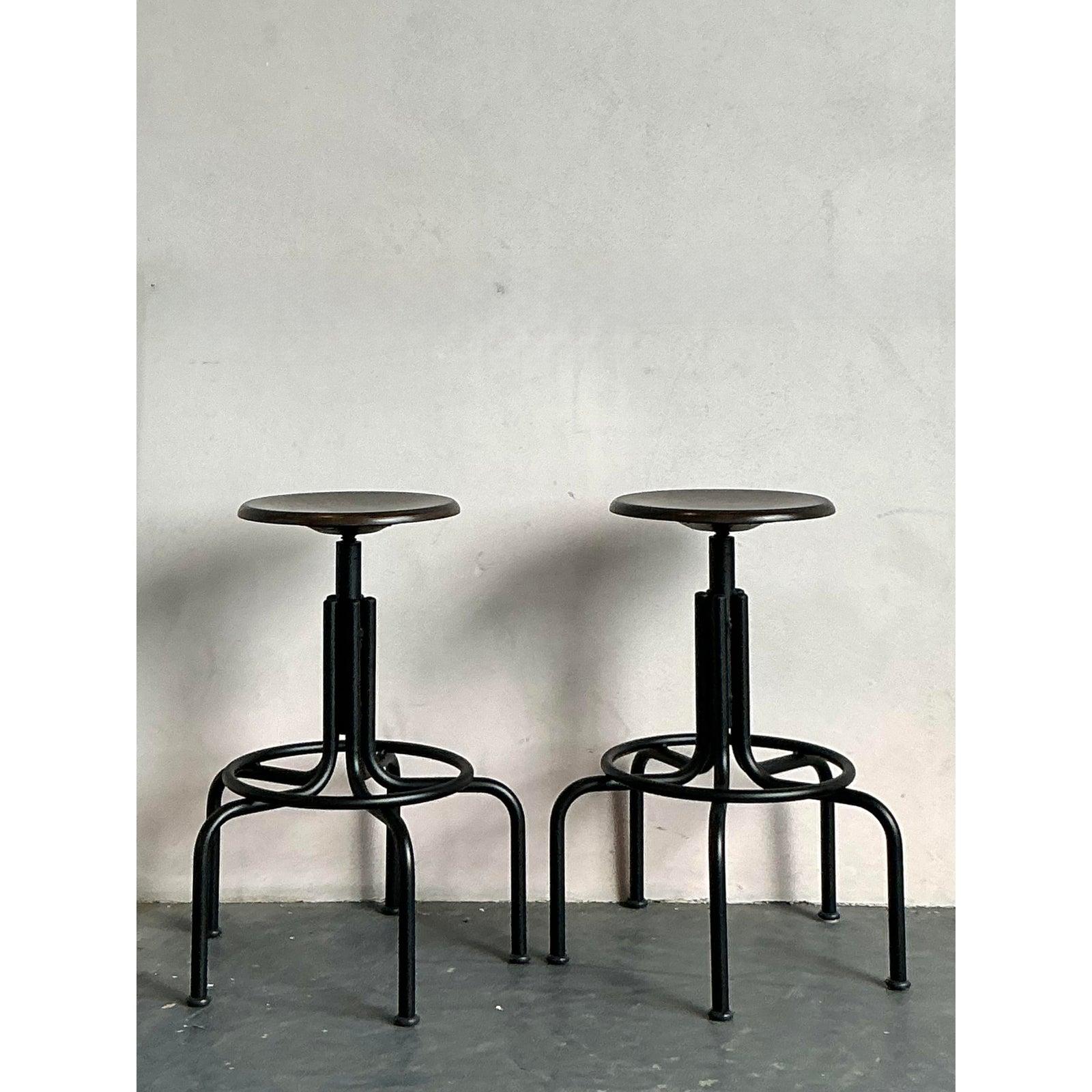 Vintage Industrial Swivel Stools - A Pair en venta 6