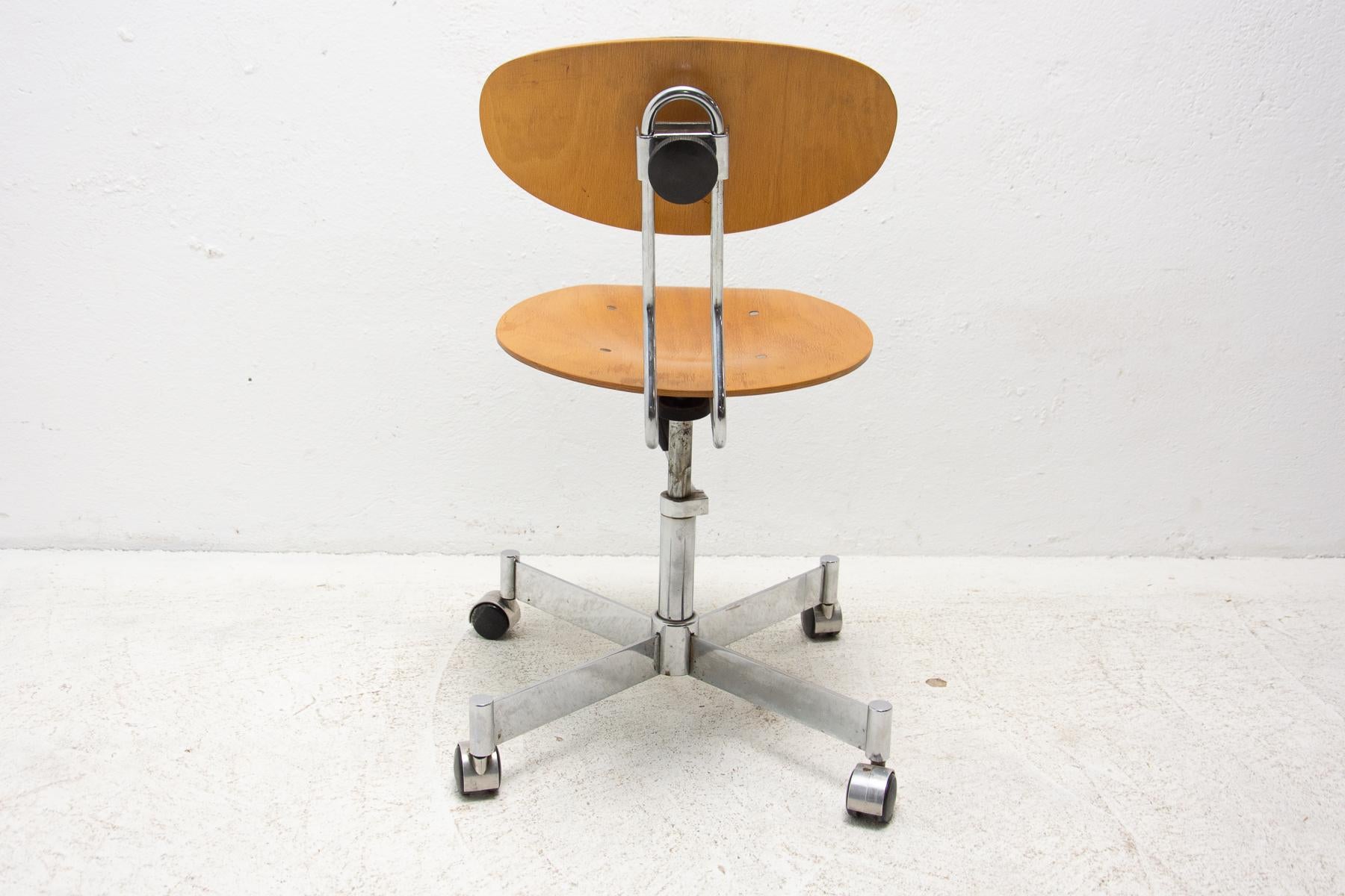 Vintage Industrial Swivel Work Desk Chair by Kovona, 1950's 4