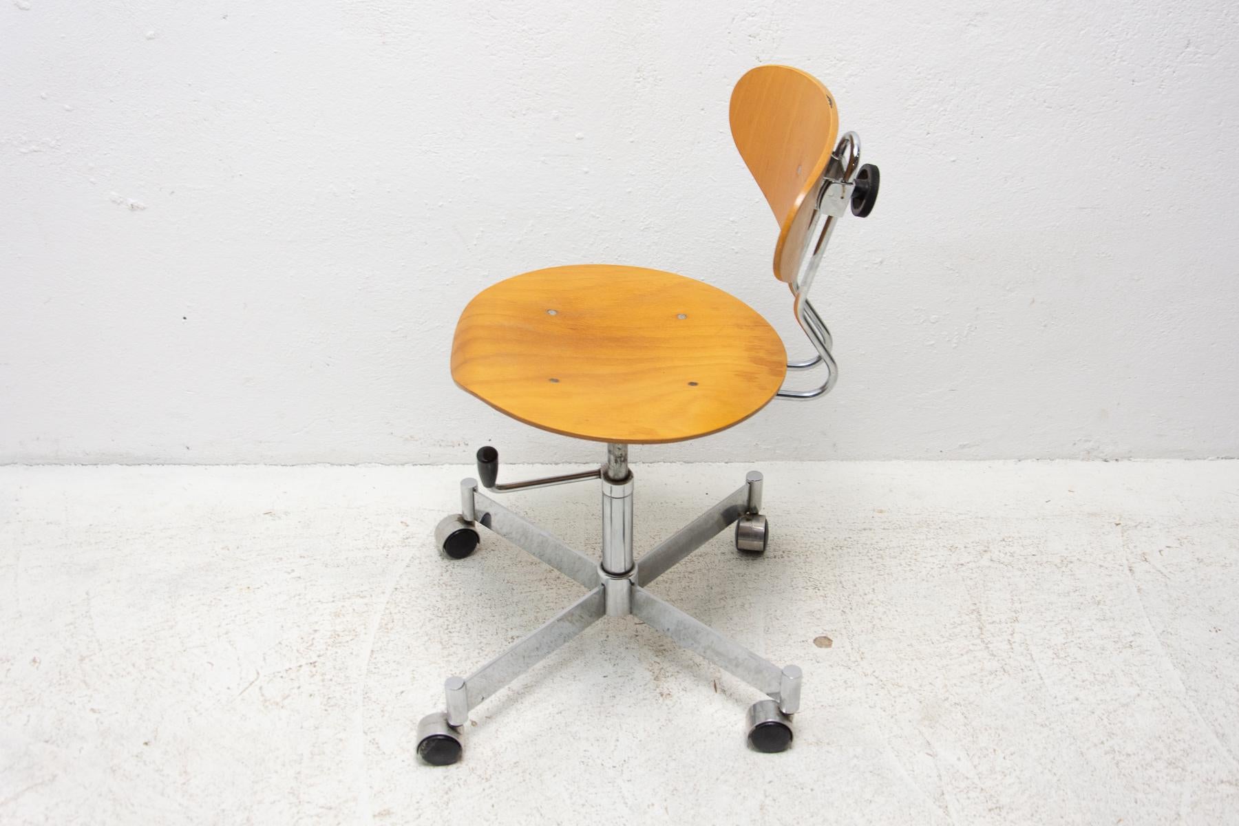 Vintage Industrial Swivel Work Desk Chair by Kovona, 1950's 3