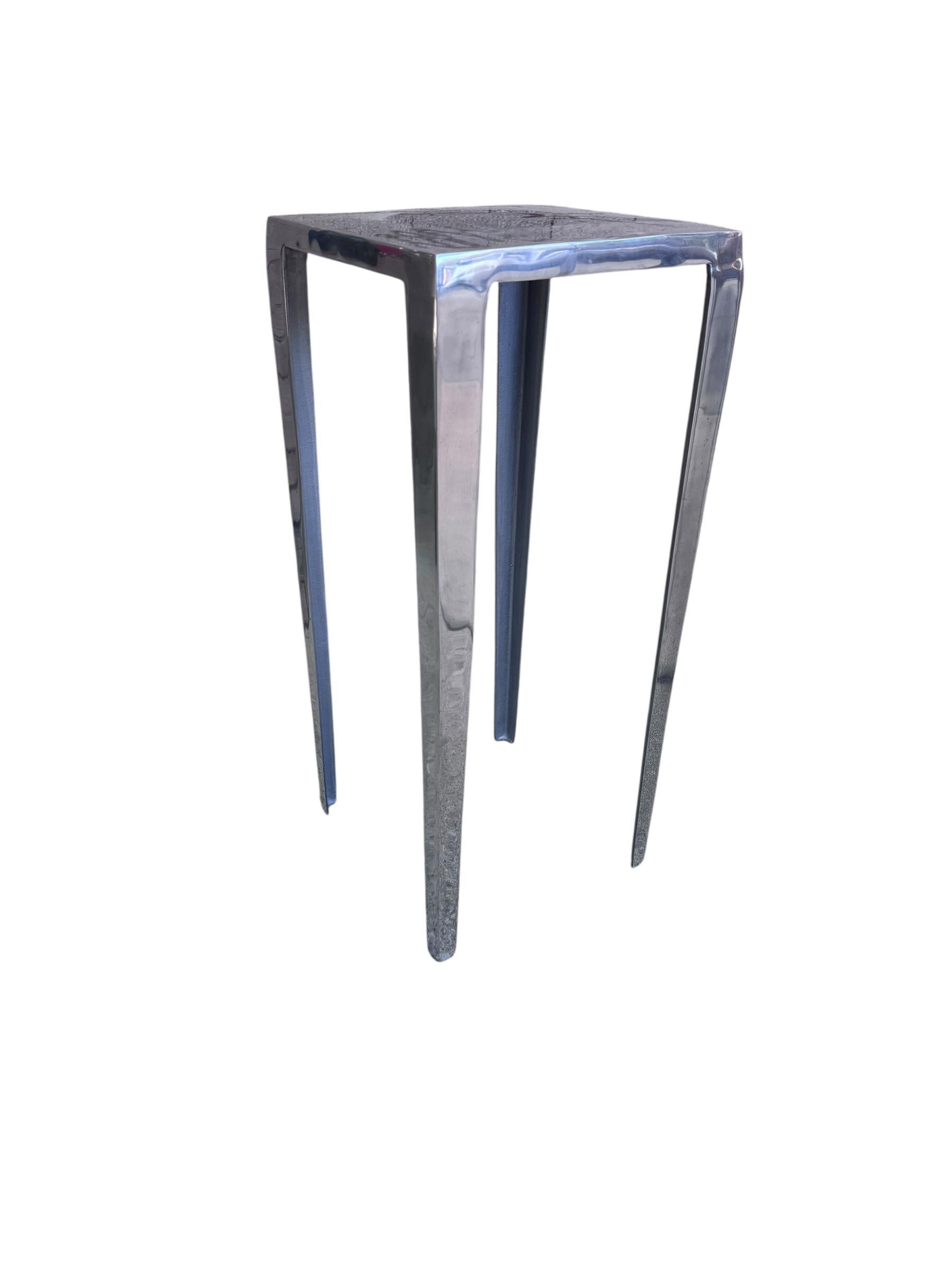 Vintage Industrial Hohe Metall Beistelltische - Paar (20. Jahrhundert) im Angebot