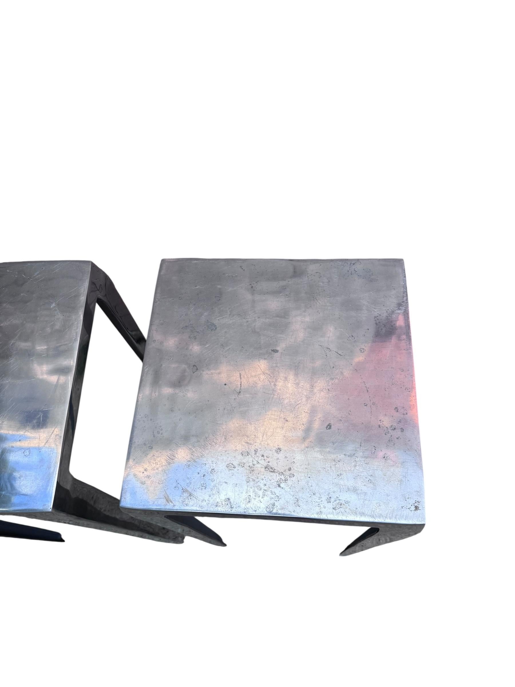 Vintage Industrial Hohe Metall Beistelltische - Paar im Angebot 1