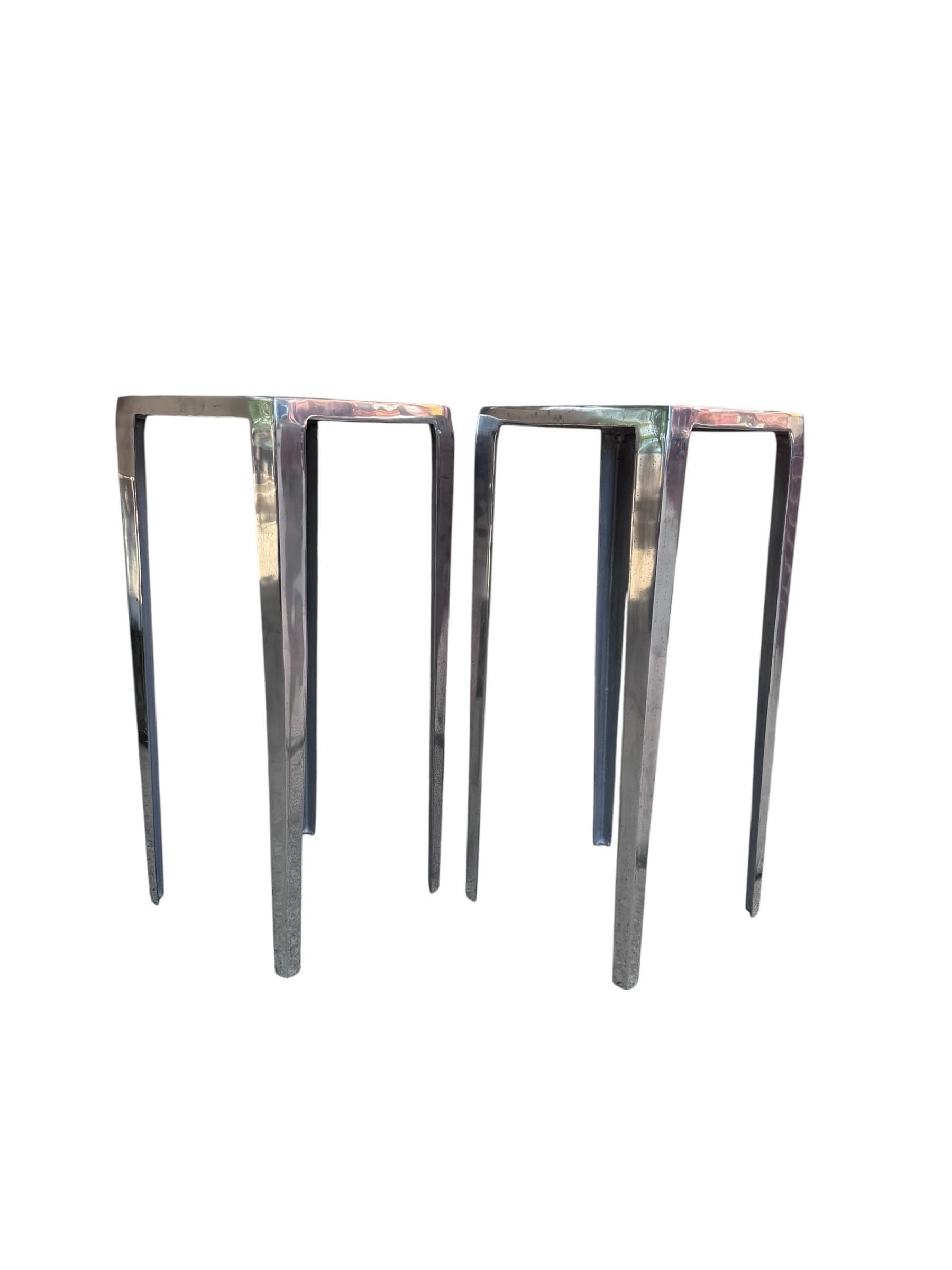 Vintage Industrial Hohe Metall Beistelltische - Paar im Angebot 2