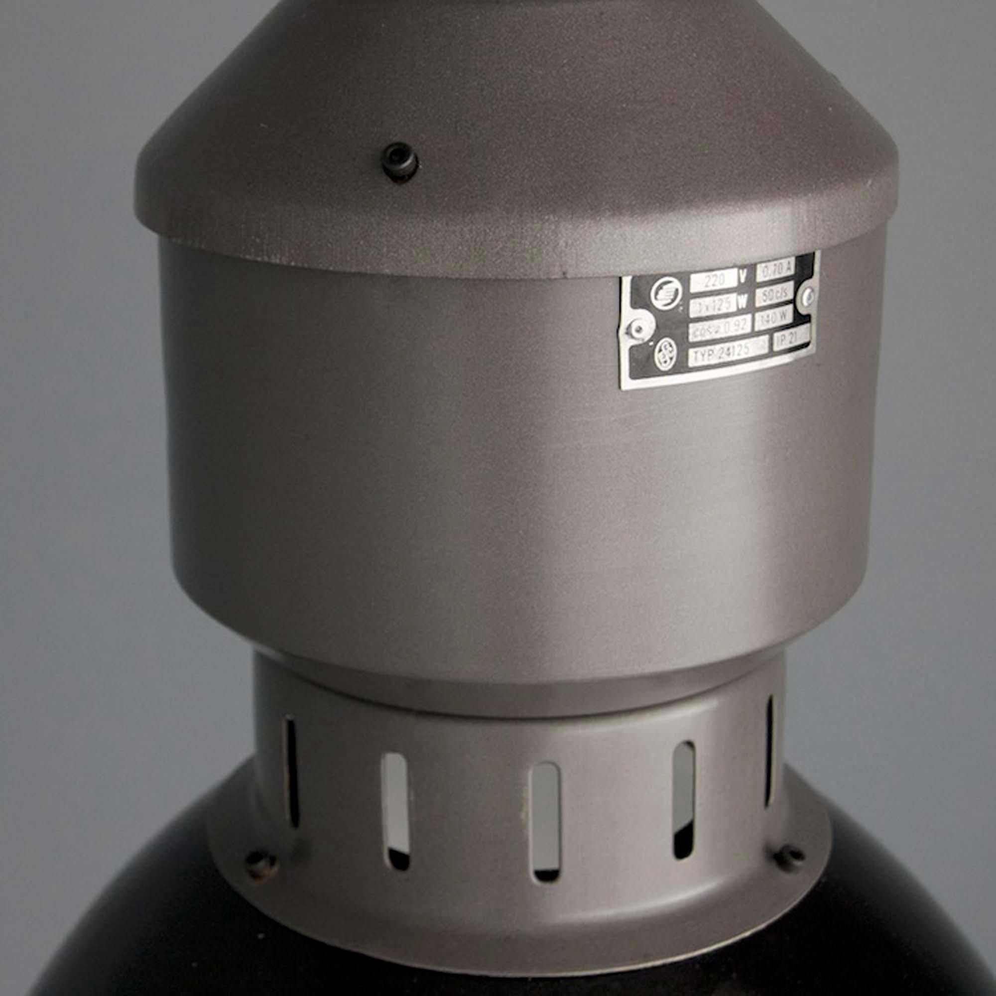 Filé Plafonnier d'usine industriel vintage en émail vitrifié en vente