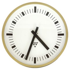 Horloge murale industrielle vintage de Pragotron, 1970