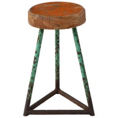 Taburete industrial vintage de madera y metal, muy patinado, Bélgica Años 60