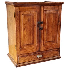 Armadio industriale in legno vintage