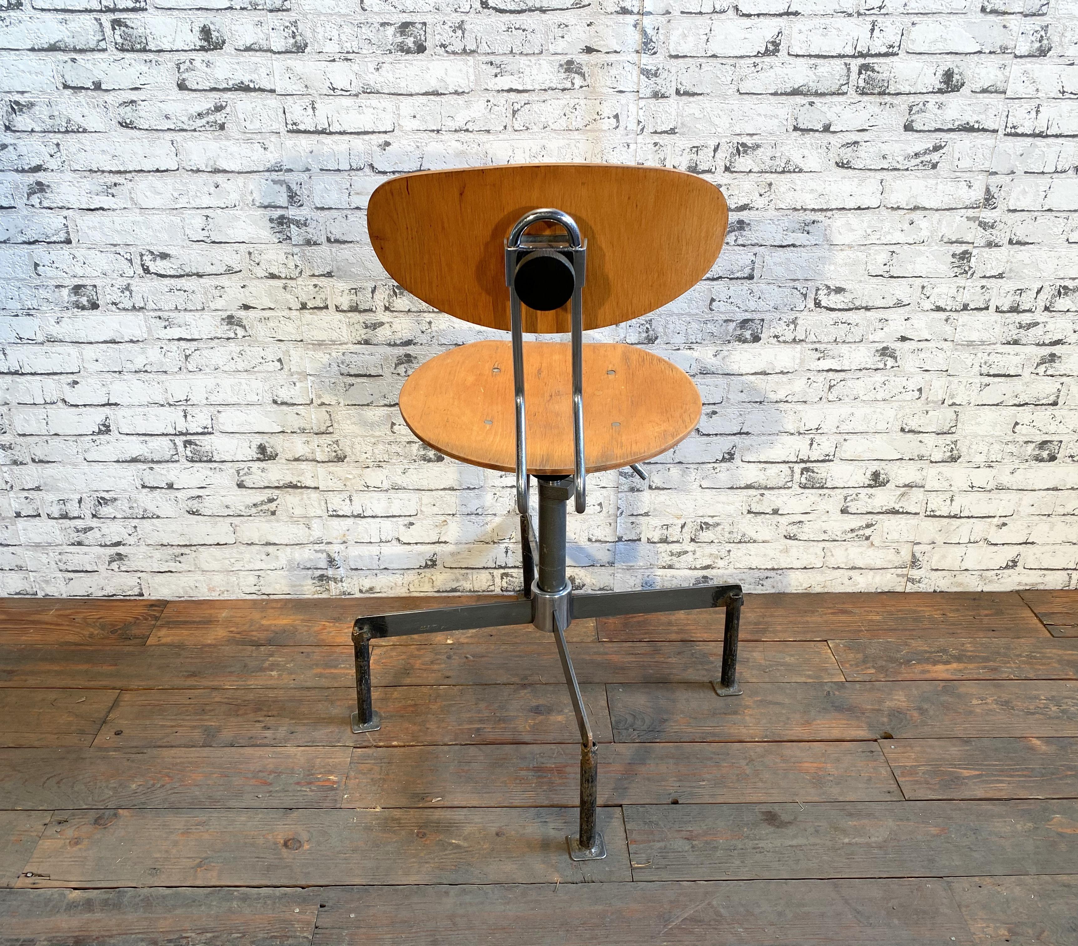 Vintage Industrial Workshop Chair, 1960s In Good Condition In Kojetice, CZ