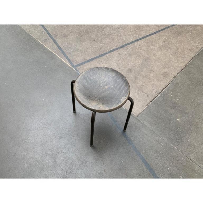Tabouret d'atelier ou de bureau vintage industriel, en très bon état. Conçu de 1980 à 1989.
 
Informations complémentaires :
Matériaux : Métal
Styles : Industriel
Pays d'origine : Allemagne
Couleur : marron
Période : 1980s
Type d'article : Vintage,