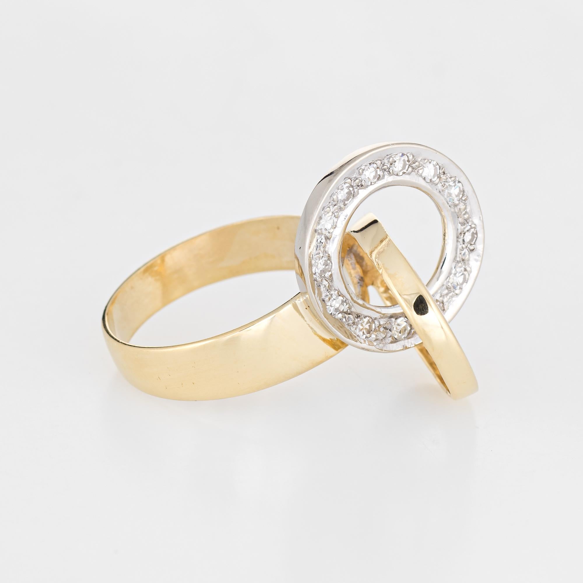 Vintage Infinity Knot Diamond Ring 18 Karat Yellow Gold Round Circles Jewelry In Excellent Condition In Torrance, CA
