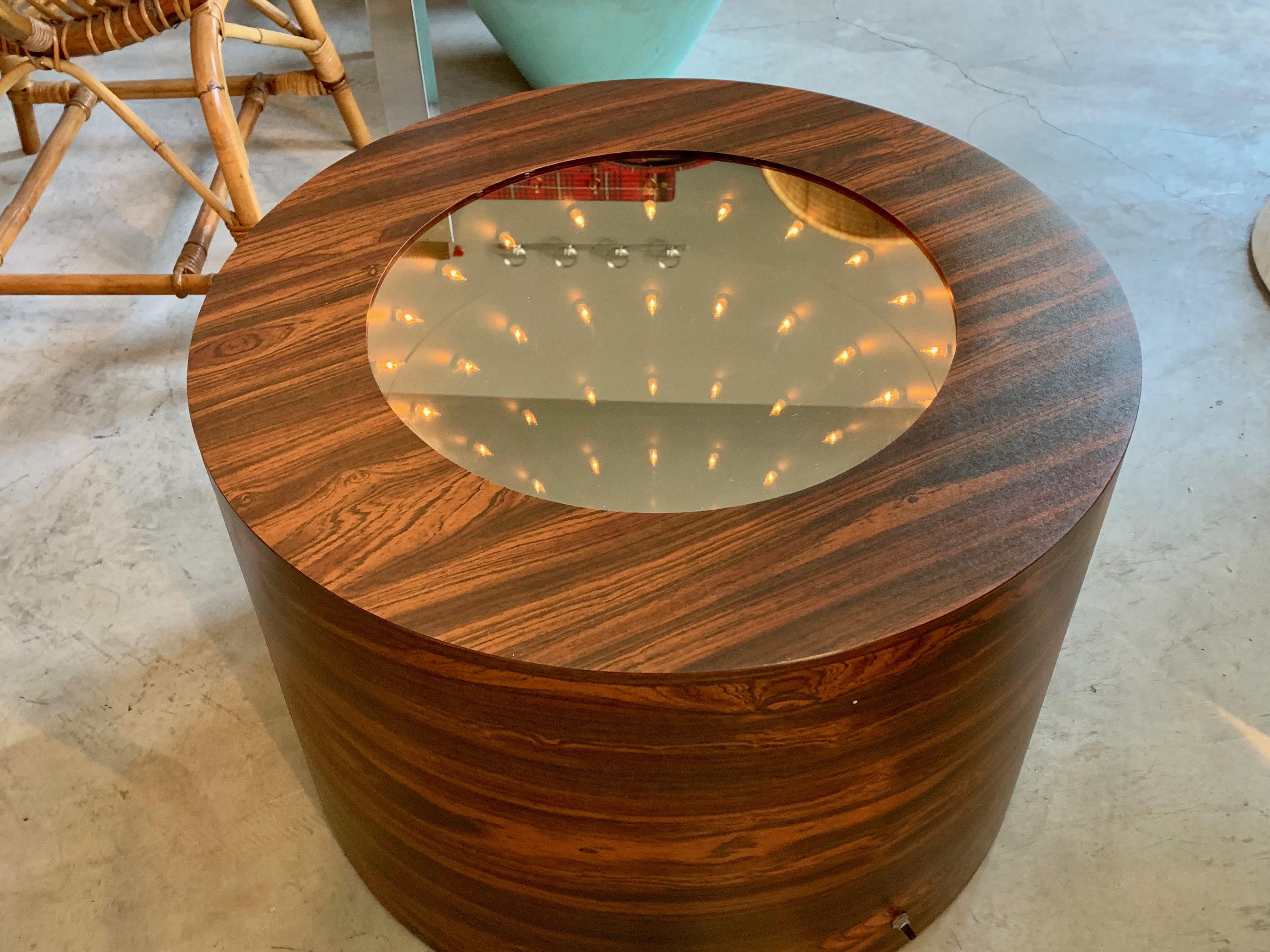 Vintage Infinity Mirror Side Table In Good Condition For Sale In Los Angeles, CA