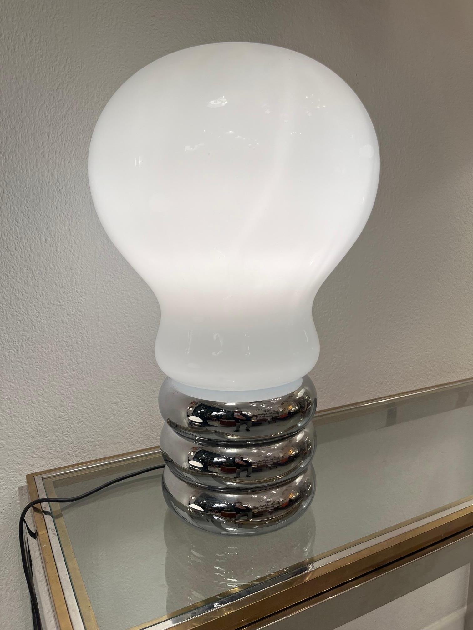 Vintage early Giant Bulb table lamp by Ingo Maurer produced by DesignM, Germany ca. 1966
White opal glass with chromed metal base. Manufacturer label. Original electrification.
Very good condition.
H 55 x D 33 cm
Not anymore in production.
 