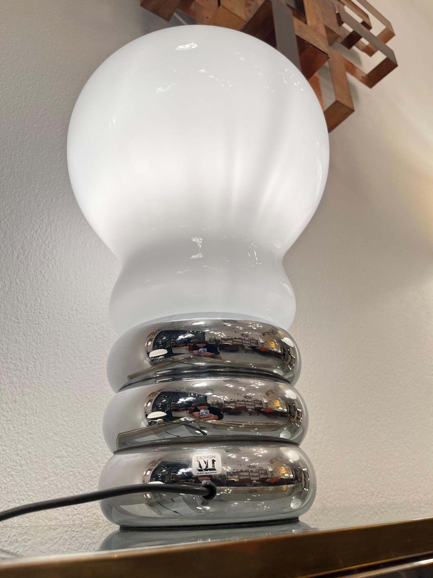 lampe forme ampoule geante