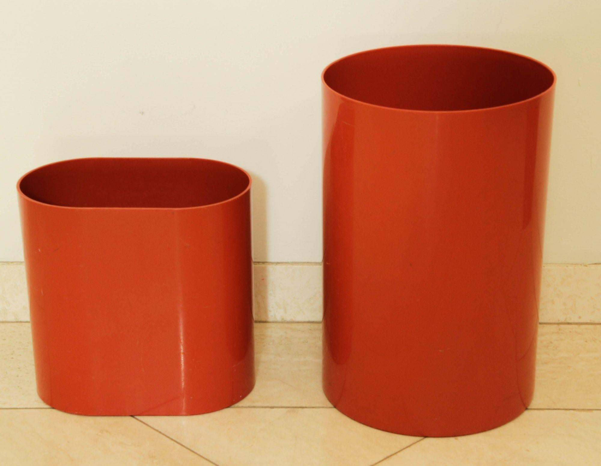 20th Century Vintage Ingrid Ltd. Chicago Orange Paper Bin Set of 2 Wastebaskets 1970s