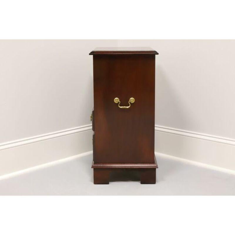 Vintage Inlaid Mahogany Traditional Open Cabinet Nightstand In Good Condition In Charlotte, NC