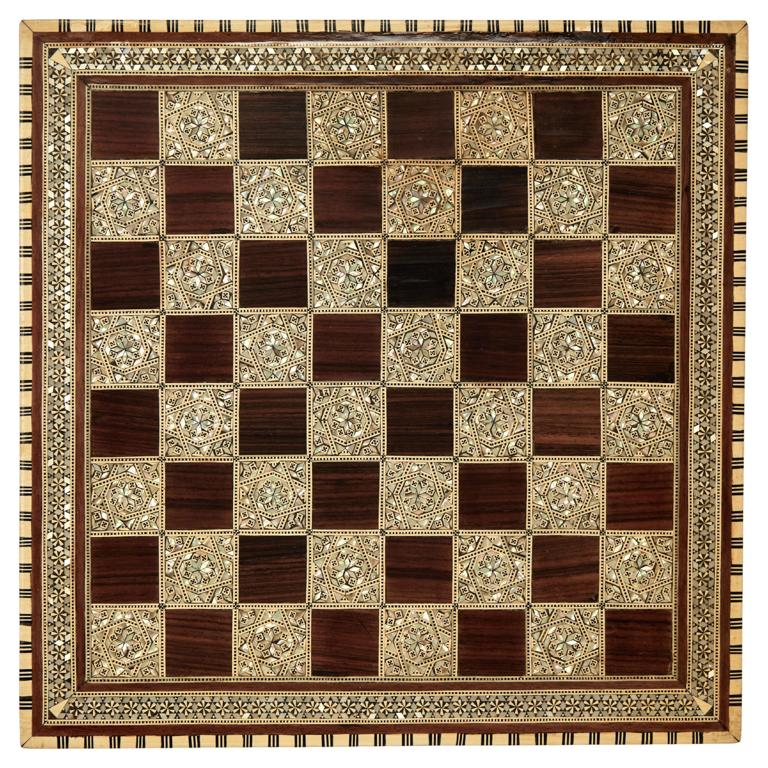 Vintage Inlaid Perlmutt und Knochen ägyptischen Schach oder Spielbrett im Angebot