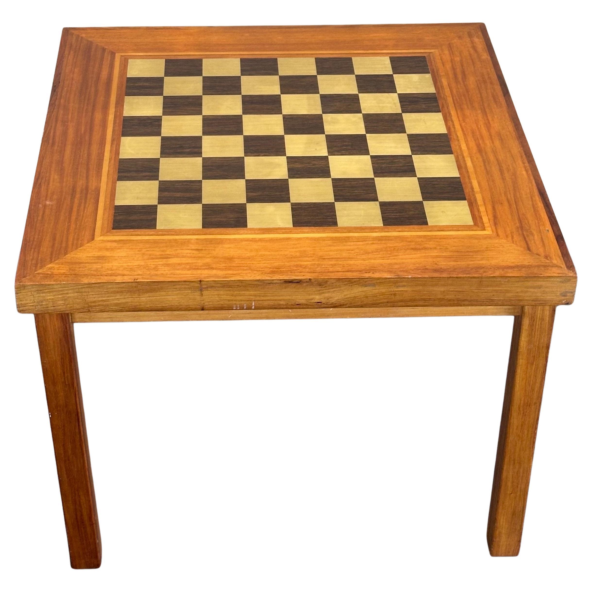 A really nice vintage, high quality inlaid solid mixed woods collapsible chess board table, circa 1970s. The board can be used flat on top of a table or the legs can be folded down to form a separate 18