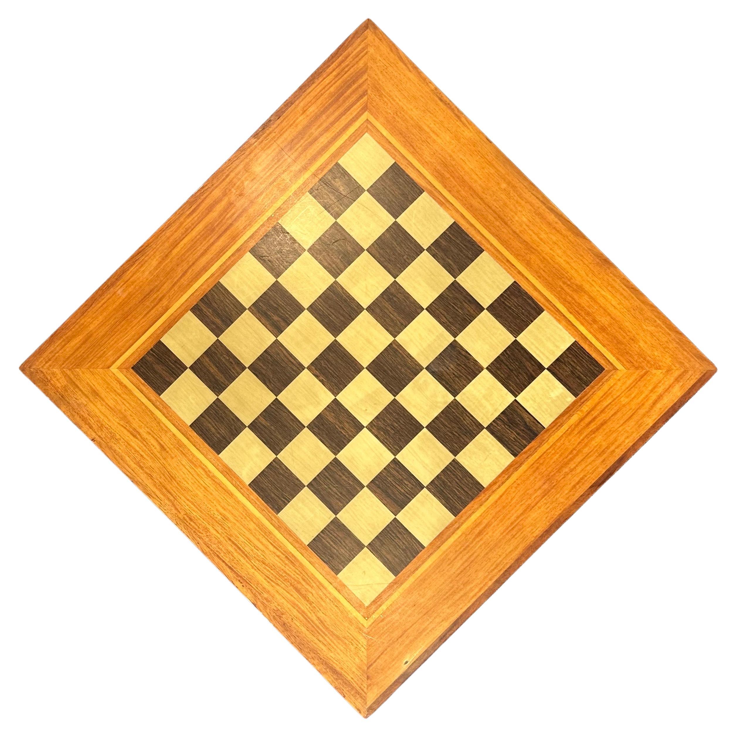 italien Vintage Inlaid Solid Mixed Woods Collapsible Chess Board Table en vente