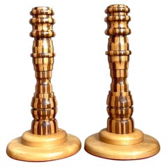 Candelieri vintage in legno intarsiato - una coppia